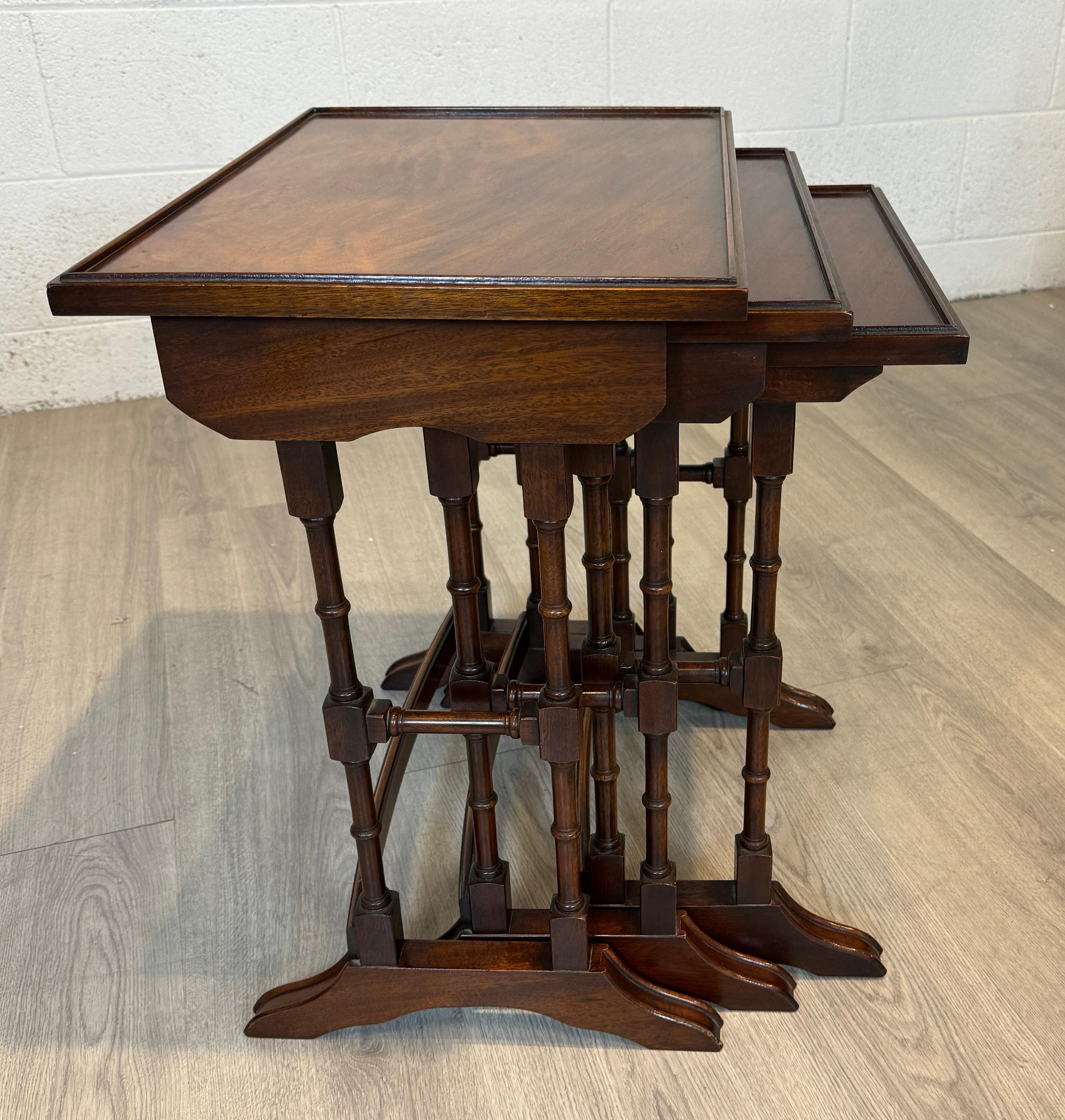 18th Century Style Regency Mahogany English Nesting Tables, Set of Three In Good Condition In Toronto, CA