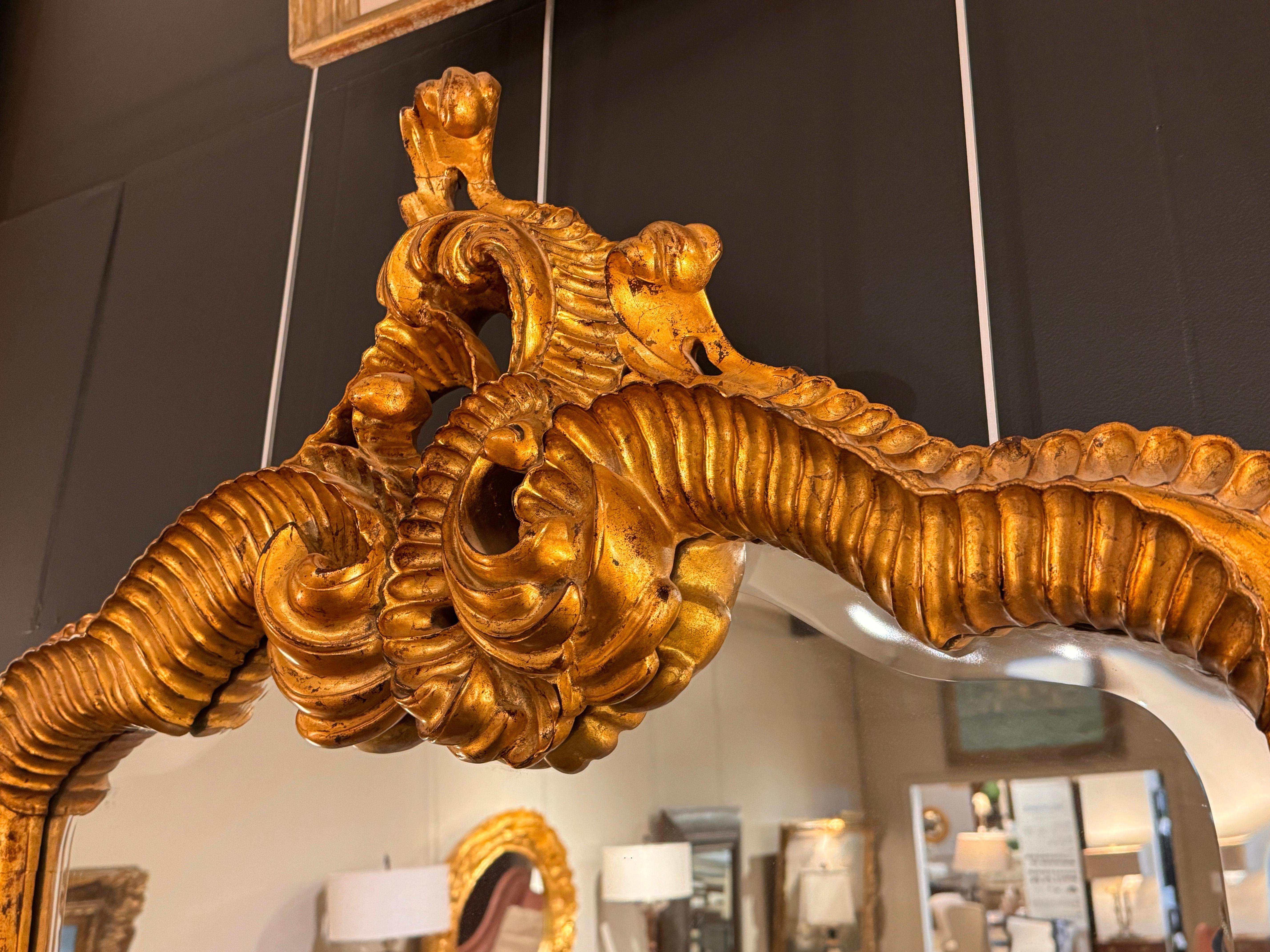Specchio d'oro rococò del 18° secolo con vetro smussato In condizioni buone in vendita a Toronto, CA