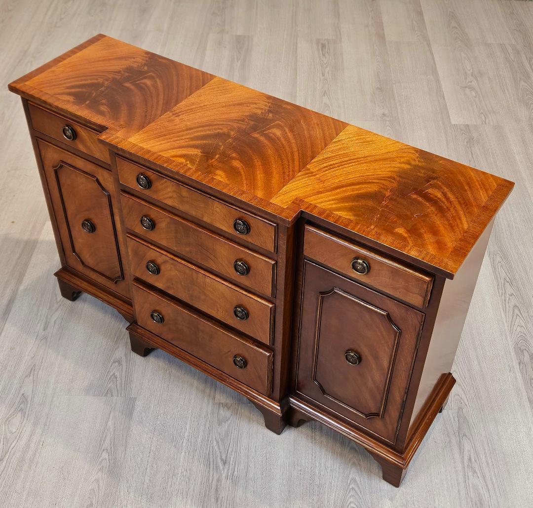 18th Century Style Server/ Sideboard, with Drawers, English Made
Add a touch of refined sophistication to your home with this elegant console cabinet. Expertly crafted in the traditional English style, this piece boasts a sleek silhouette and is
