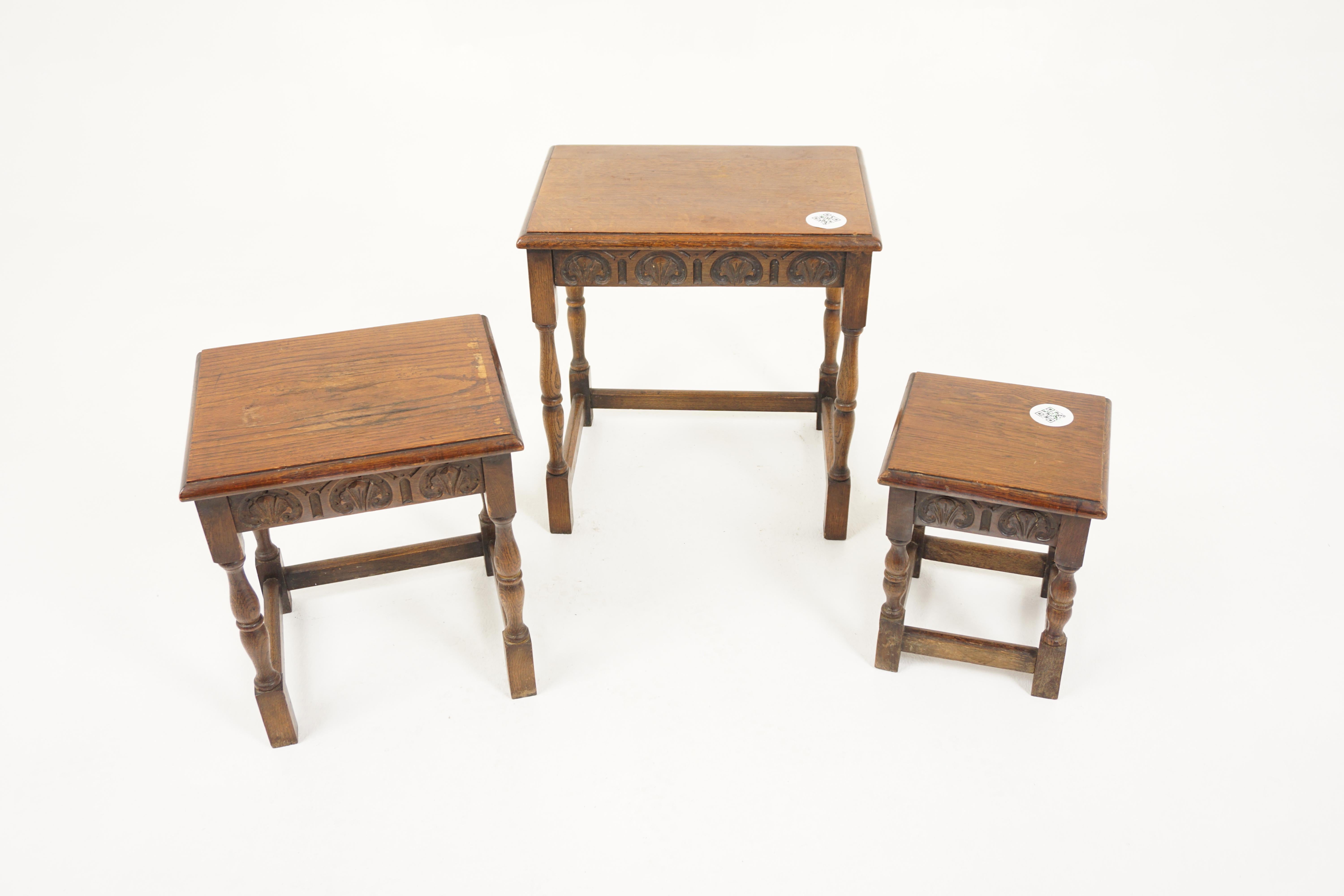 18th Century Style Set of 3 Oak Nesting Tables, Scotland 1930 In Good Condition For Sale In Vancouver, BC