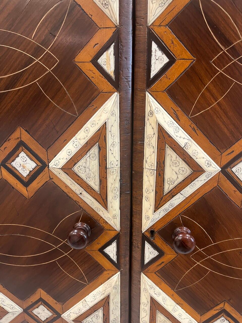 Armoire à Taraceado du 18ème siècle par Alfonso Marina Bon état - En vente à Houston, TX