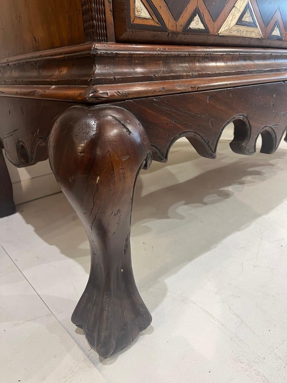 Os Armoire à Taraceado du 18ème siècle par Alfonso Marina en vente