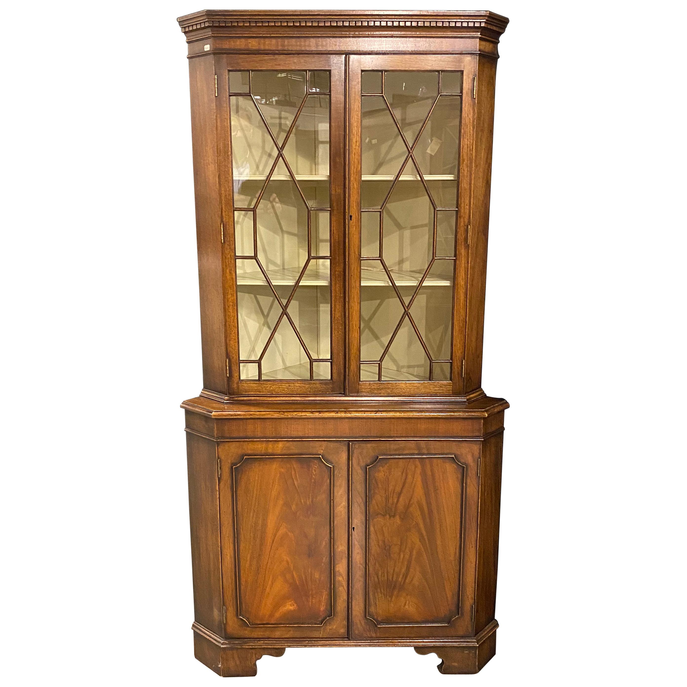18th Century Style Two-Door Corner Cabinet, Mahogany, Georgian Style For Sale