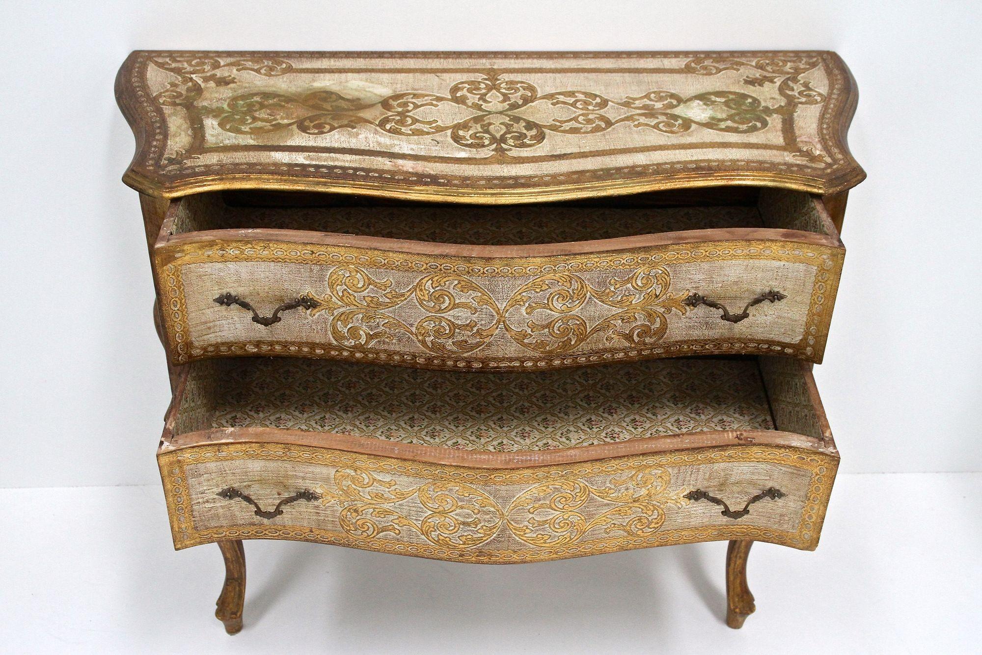 Venezianische Serpentinenkommode im Stil des 18. Jahrhunderts/Kommode mit Schubladenschrank, IT ca. 1940 im Angebot 6