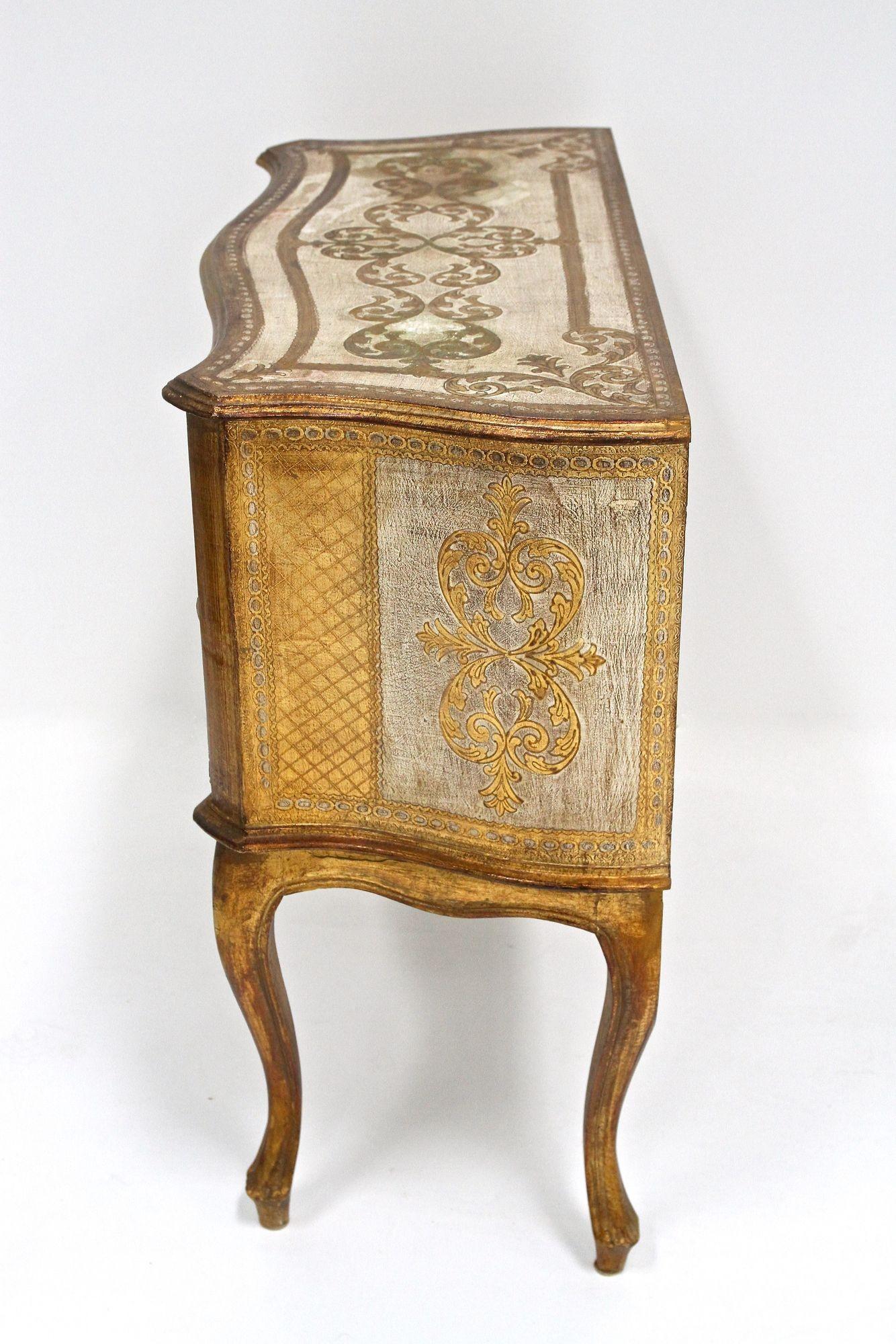 Venezianische Serpentinenkommode im Stil des 18. Jahrhunderts/Kommode mit Schubladenschrank, IT ca. 1940 im Angebot 7