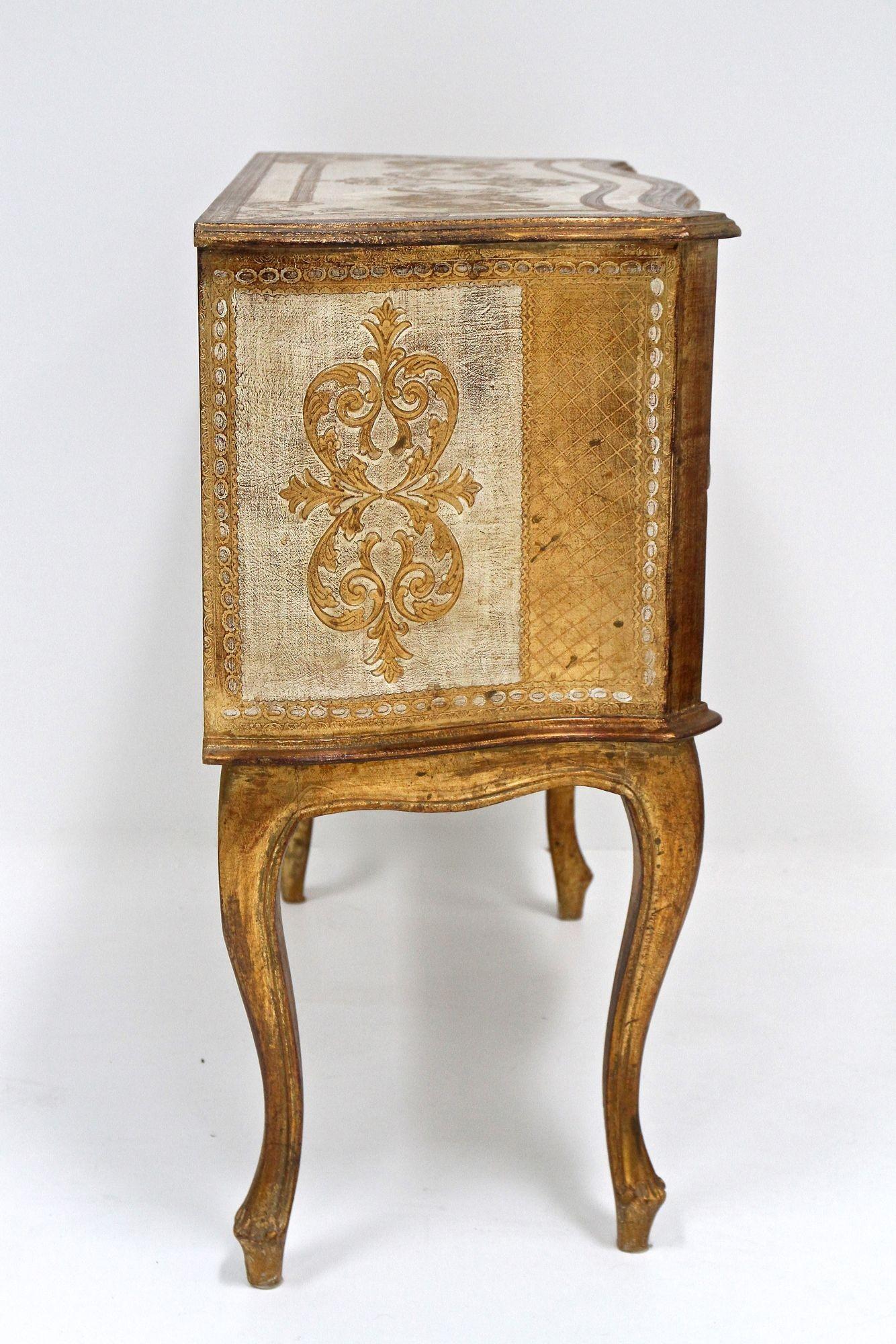 Venezianische Serpentinenkommode im Stil des 18. Jahrhunderts/Kommode mit Schubladenschrank, IT ca. 1940 im Angebot 9
