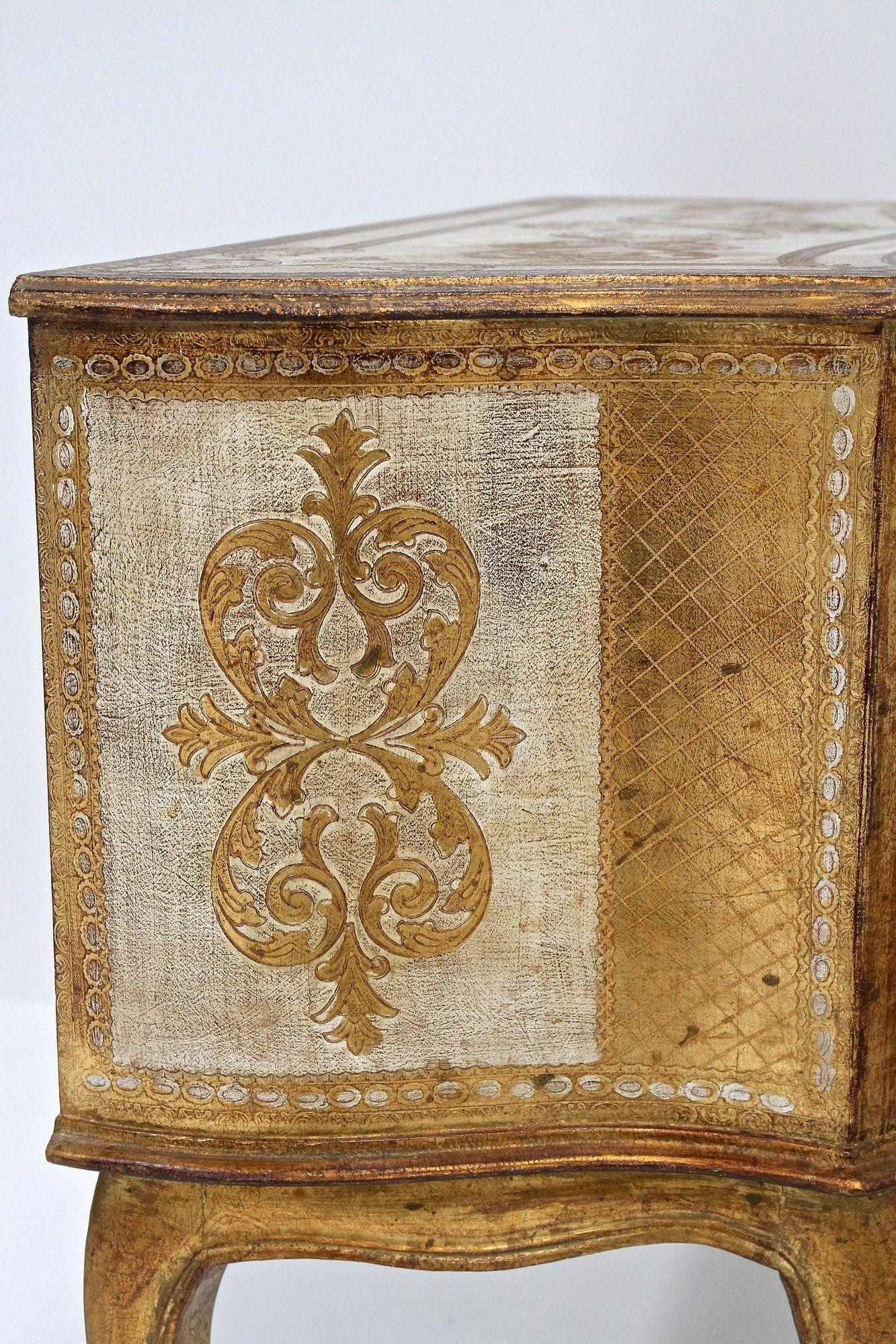 Venezianische Serpentinenkommode im Stil des 18. Jahrhunderts/Kommode mit Schubladenschrank, IT ca. 1940 im Angebot 10