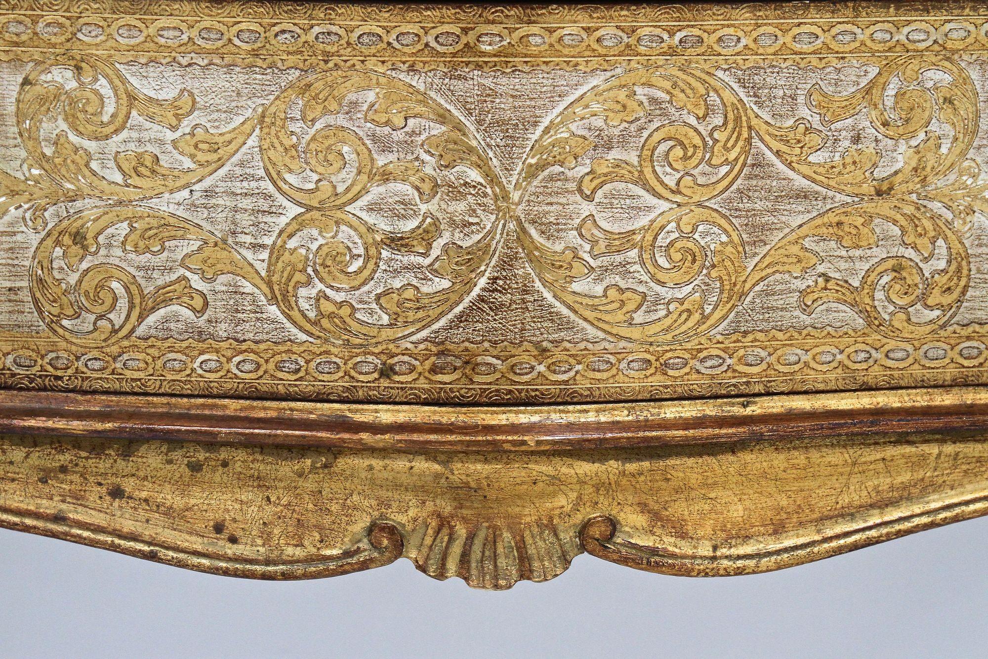 Venezianische Serpentinenkommode im Stil des 18. Jahrhunderts/Kommode mit Schubladenschrank, IT ca. 1940 (20. Jahrhundert) im Angebot