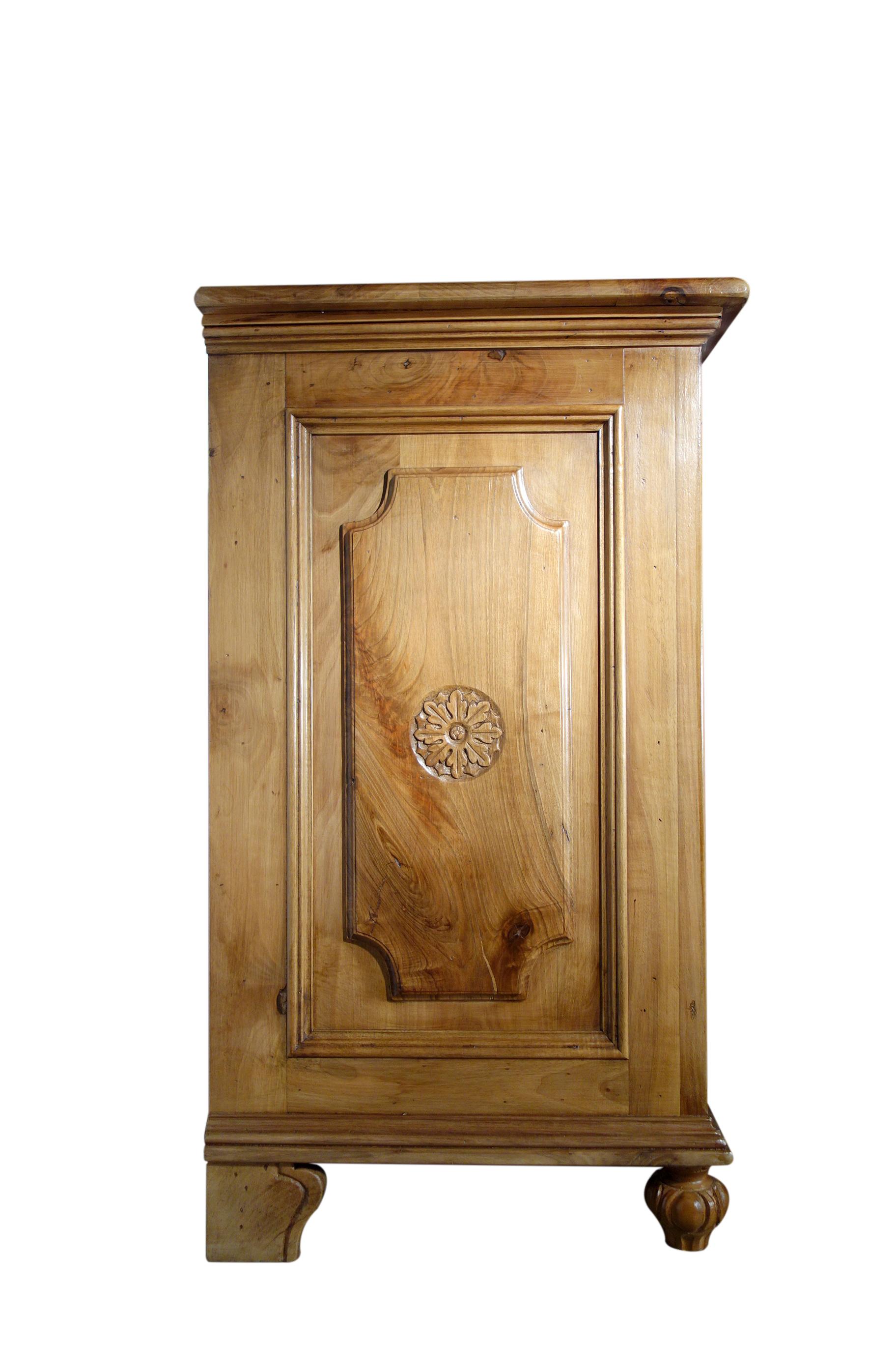 Credenza de nogal italiano estilo VENEZIA del siglo XVIII opciones de interior y acabado por encargo en venta 1
