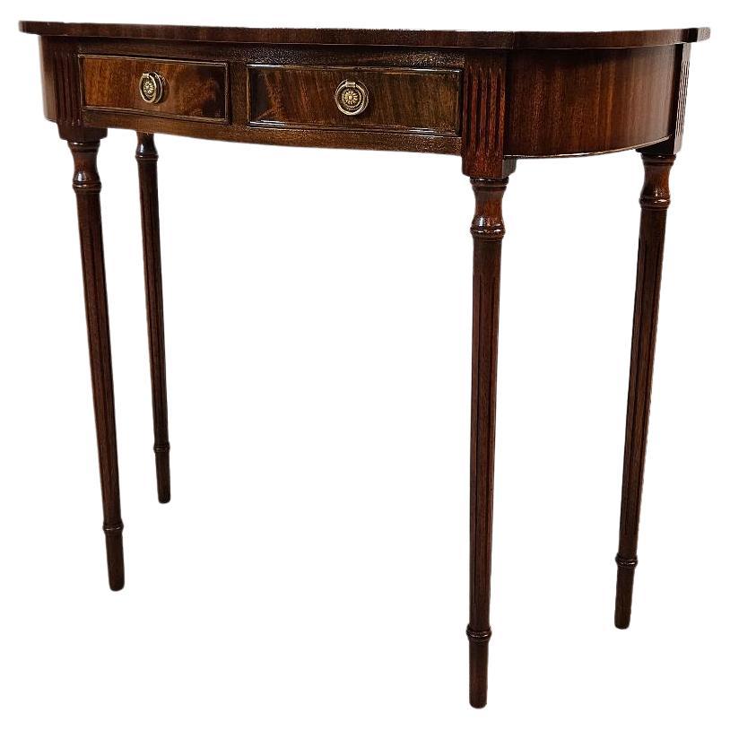 Paire de consoles anglaises vintage du 18e siècle avec deux tiroirs


Introduisez une touche de charme ancien dans votre maison avec notre exquise table console en acajou anglais. Fabriquées à la main à partir du bois d'acajou le plus fin, ces