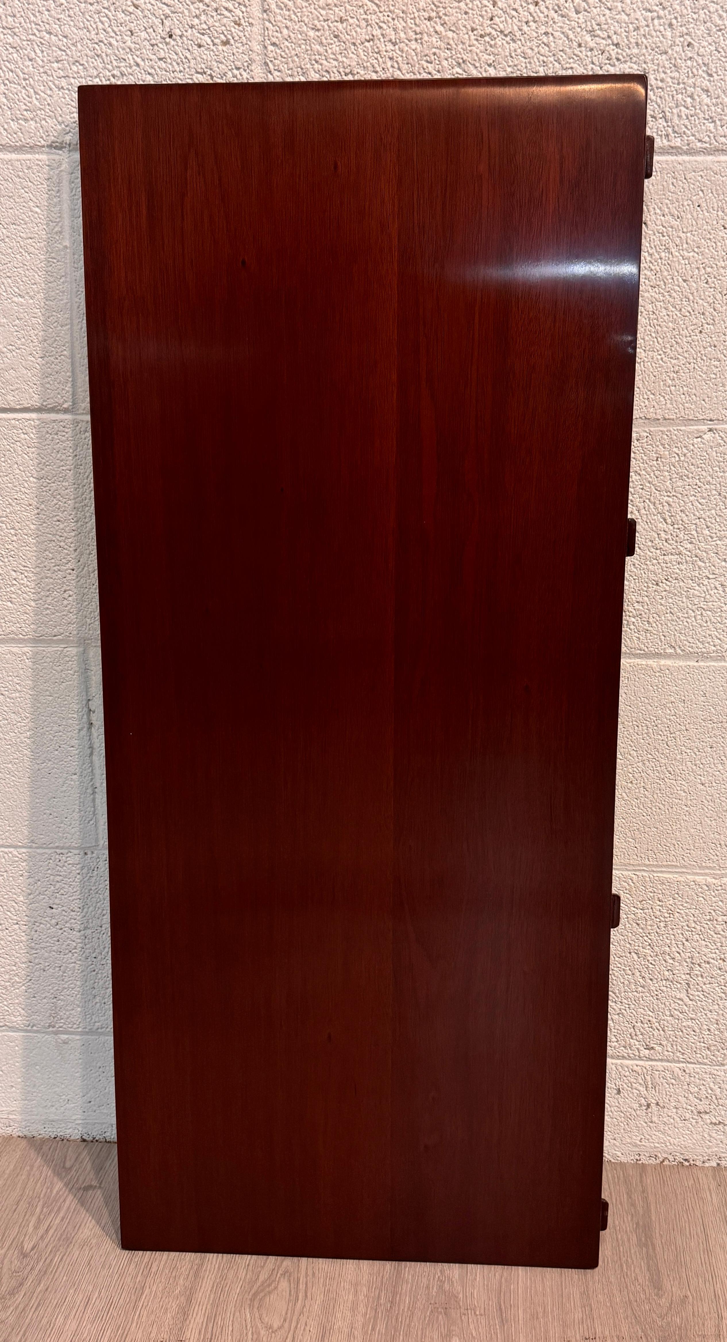 Table de salle à manger anglaise vintage du 18ème siècle, piédestal jumeau avec détails en laiton en vente 10