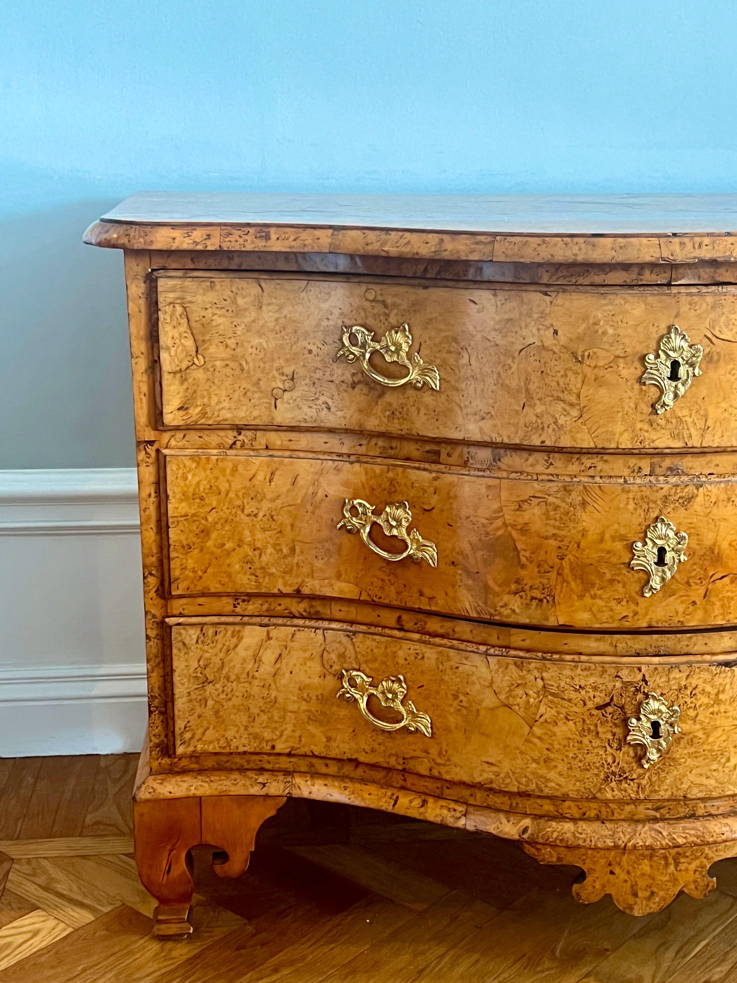 A beautiful 18th century Swedish baroque chest of drawers, alder root. This late baroque commode is made around 1740-60. During the 18th and 19th century it became popular to use the root from the alder tree to make furniture in the cities laying