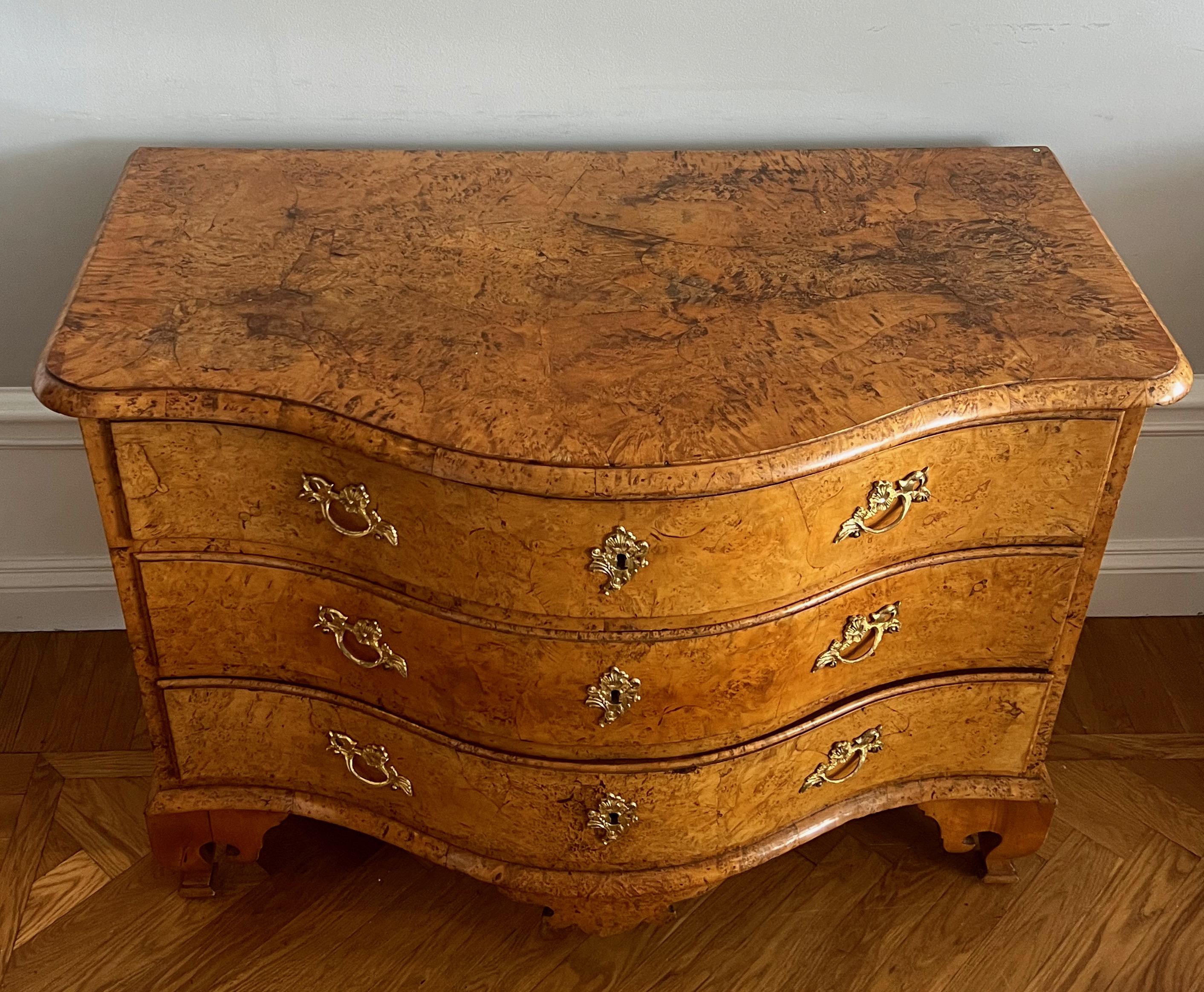 18th Century Swedish Commode, Alder Root In Good Condition For Sale In Stockholm, SE