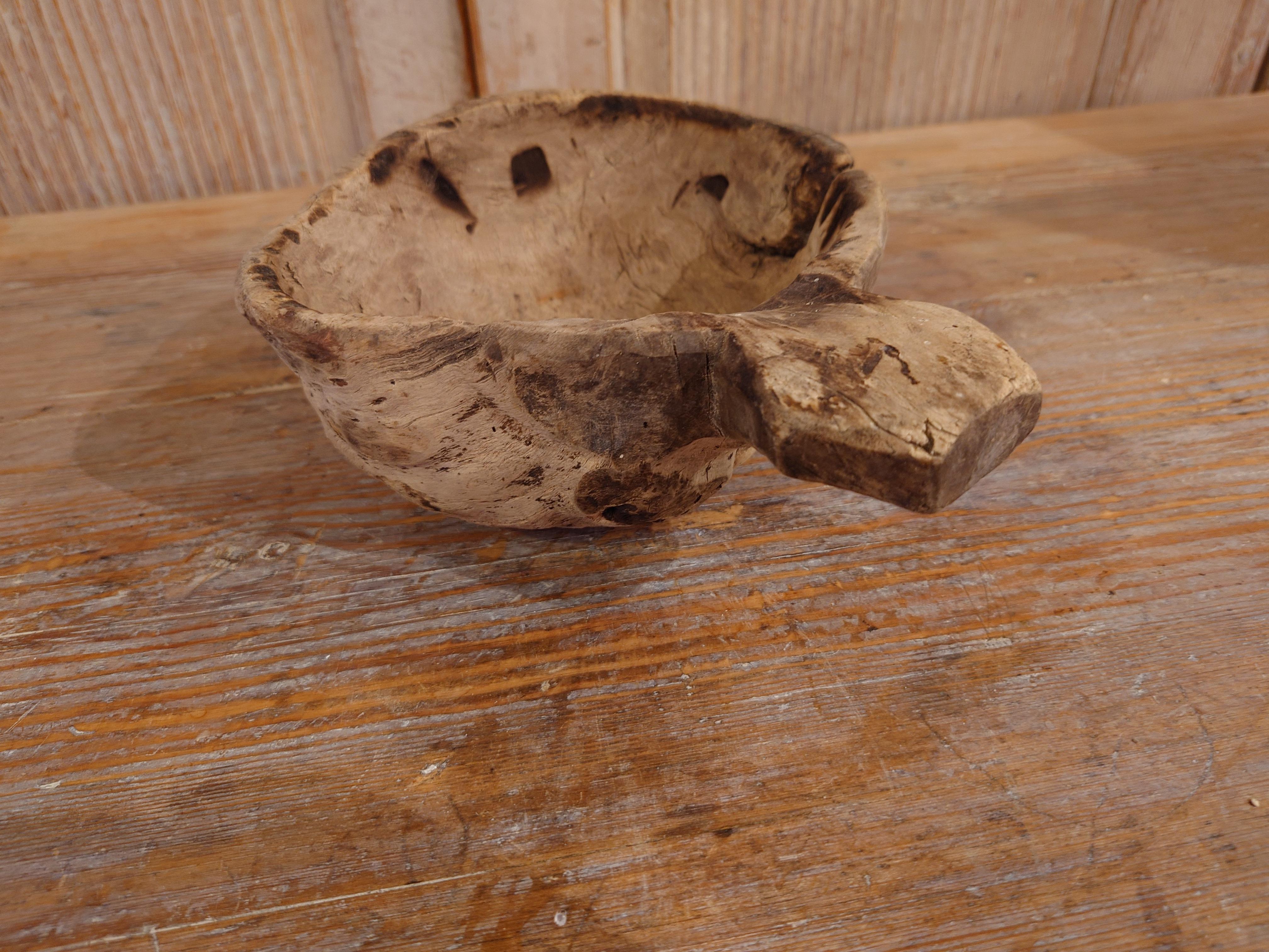 18th Century Swedish Antique  Folkart  Primitive Rustic Wooden Bowl with Handle For Sale 1