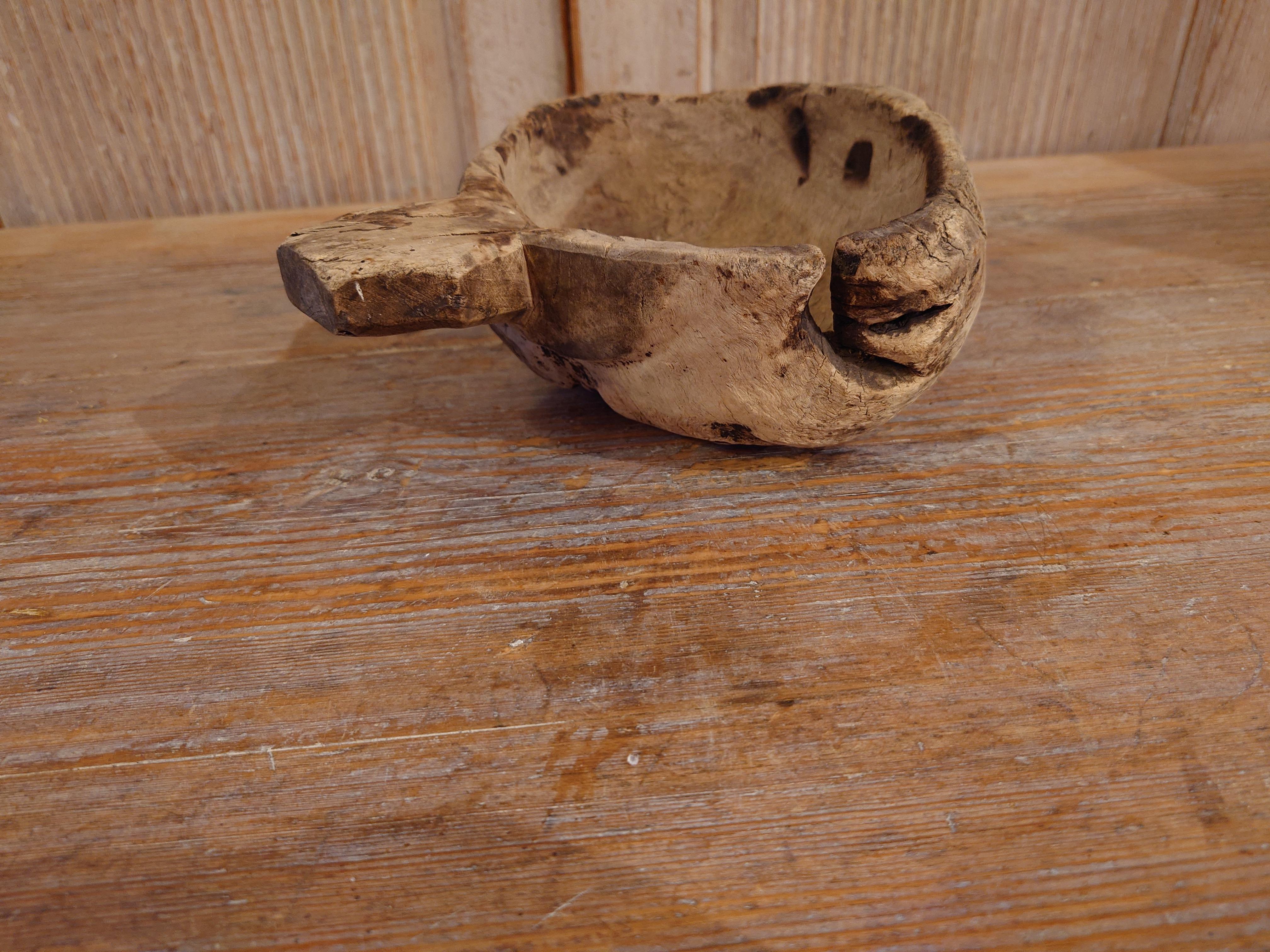 18th Century Swedish Antique  Folkart  Primitive Rustic Wooden Bowl with Handle For Sale 3
