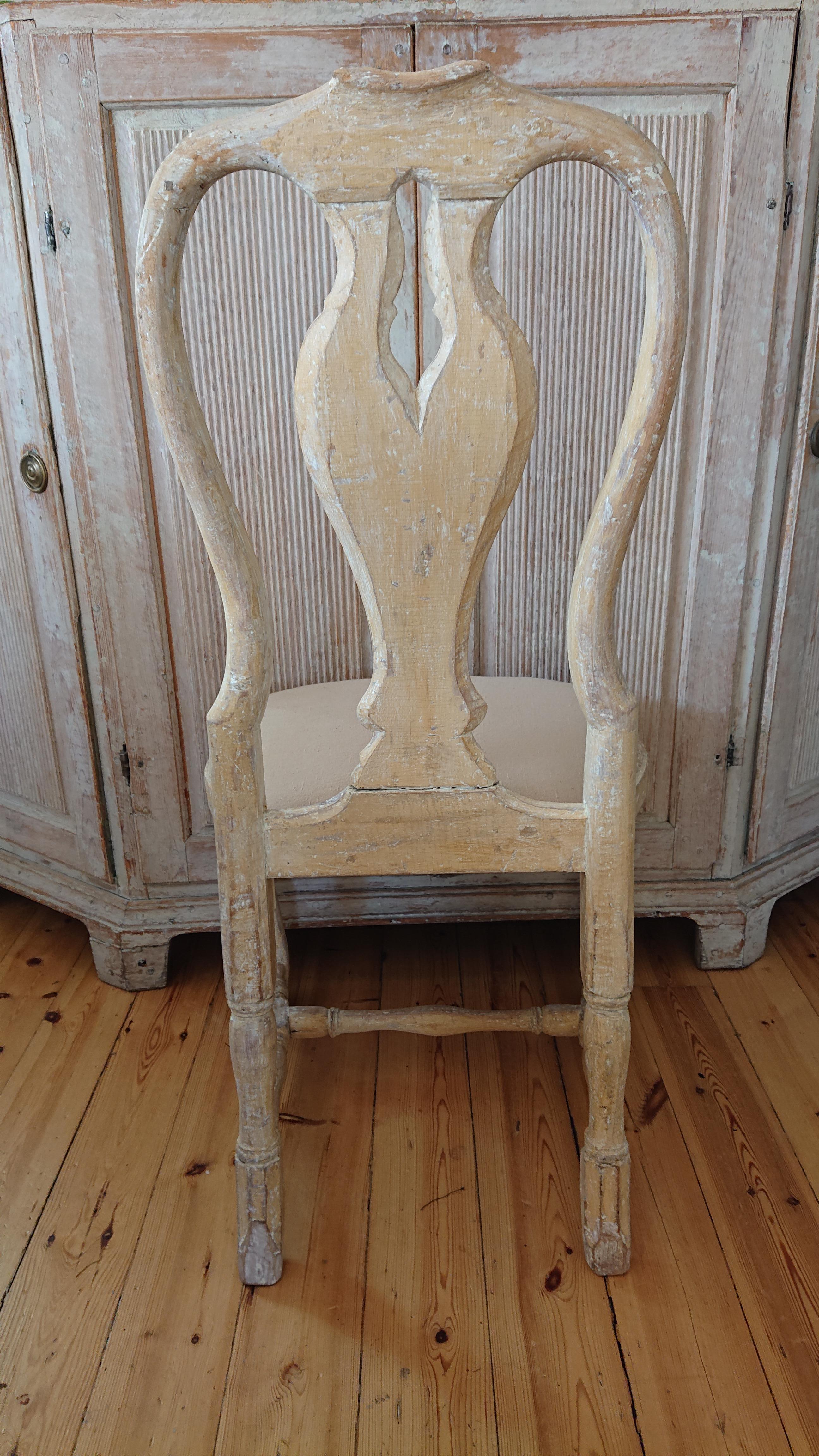 Pin Chaise rococo suédoise ancienne du 18ème siècle avec peinture d'origine en vente