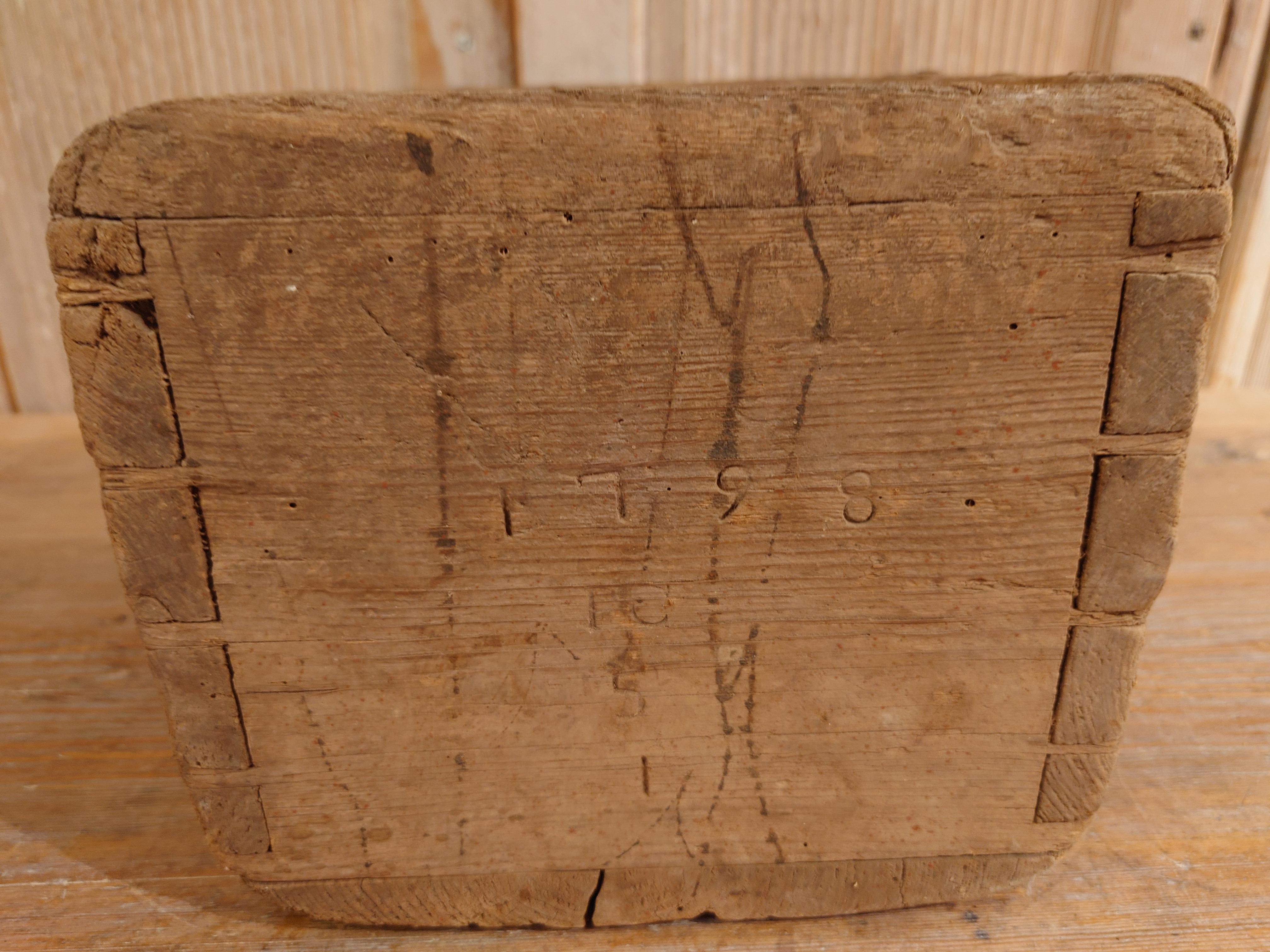 18th Century Swedish  antique rustic genuine Grain  Measure box dated 1798  For Sale 4