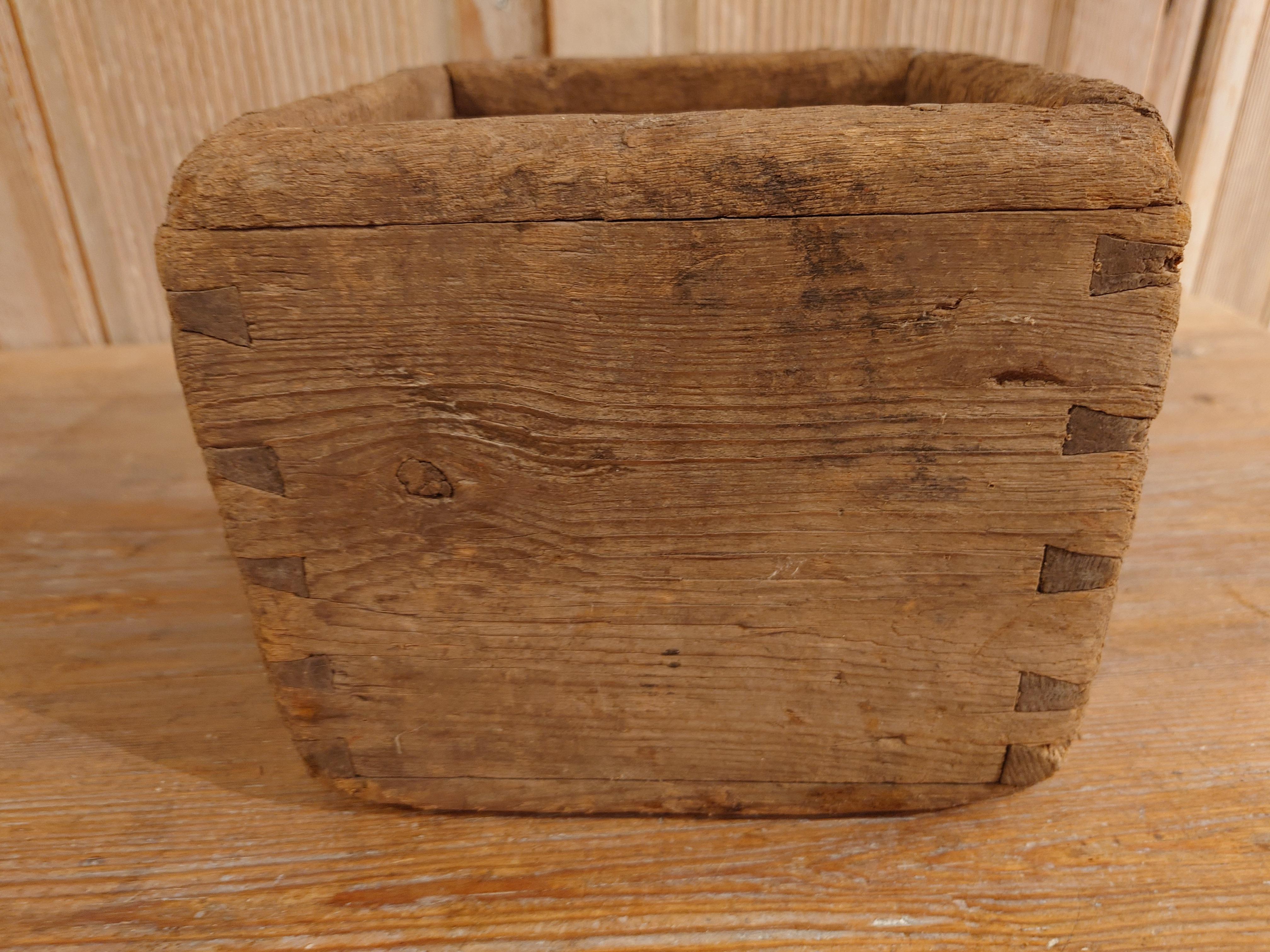 18th Century Swedish  antique rustic genuine Grain  Measure box dated 1798  For Sale 5
