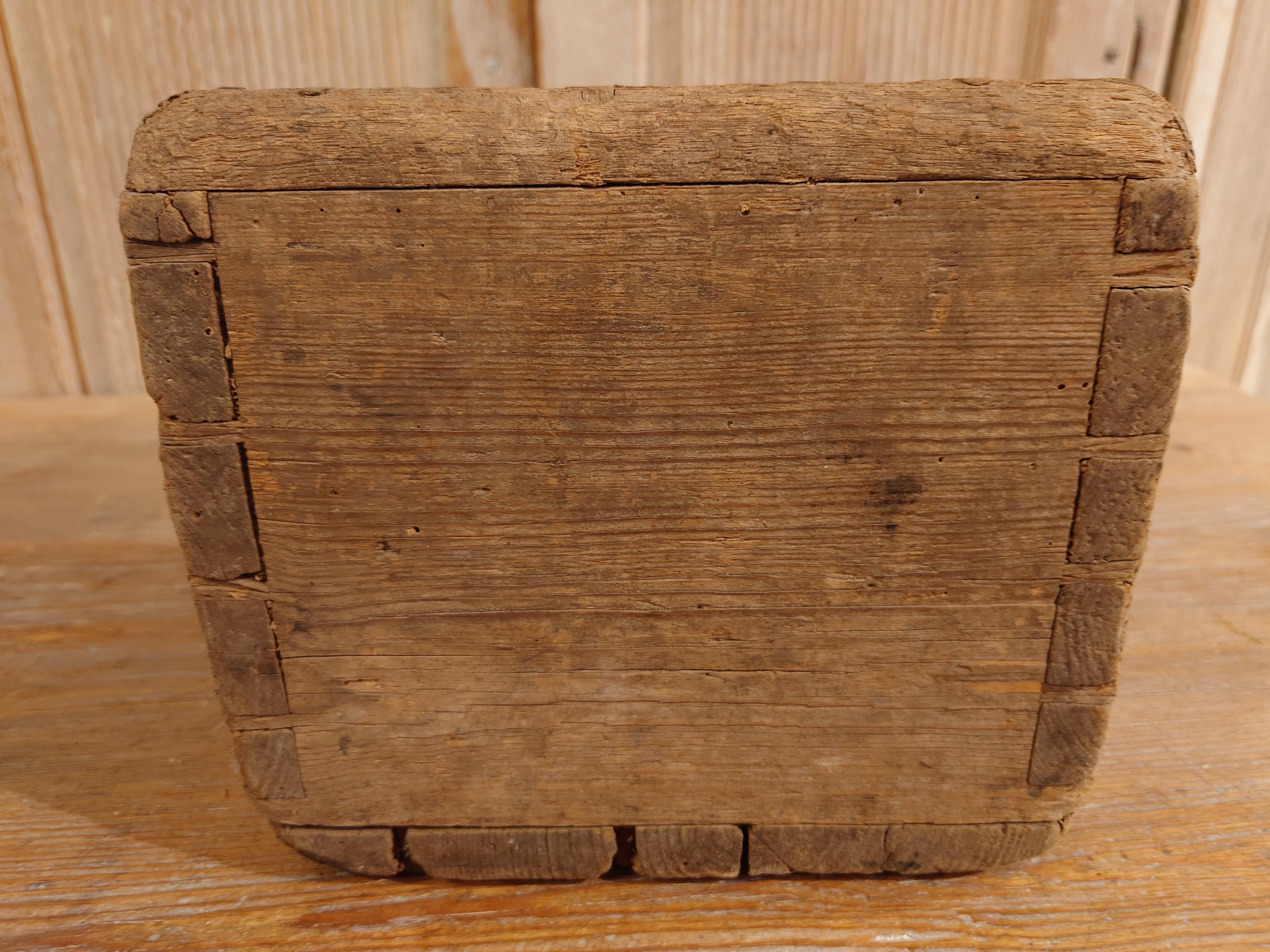 18th Century Swedish  antique rustic genuine Grain  Measure box dated 1798  For Sale 6