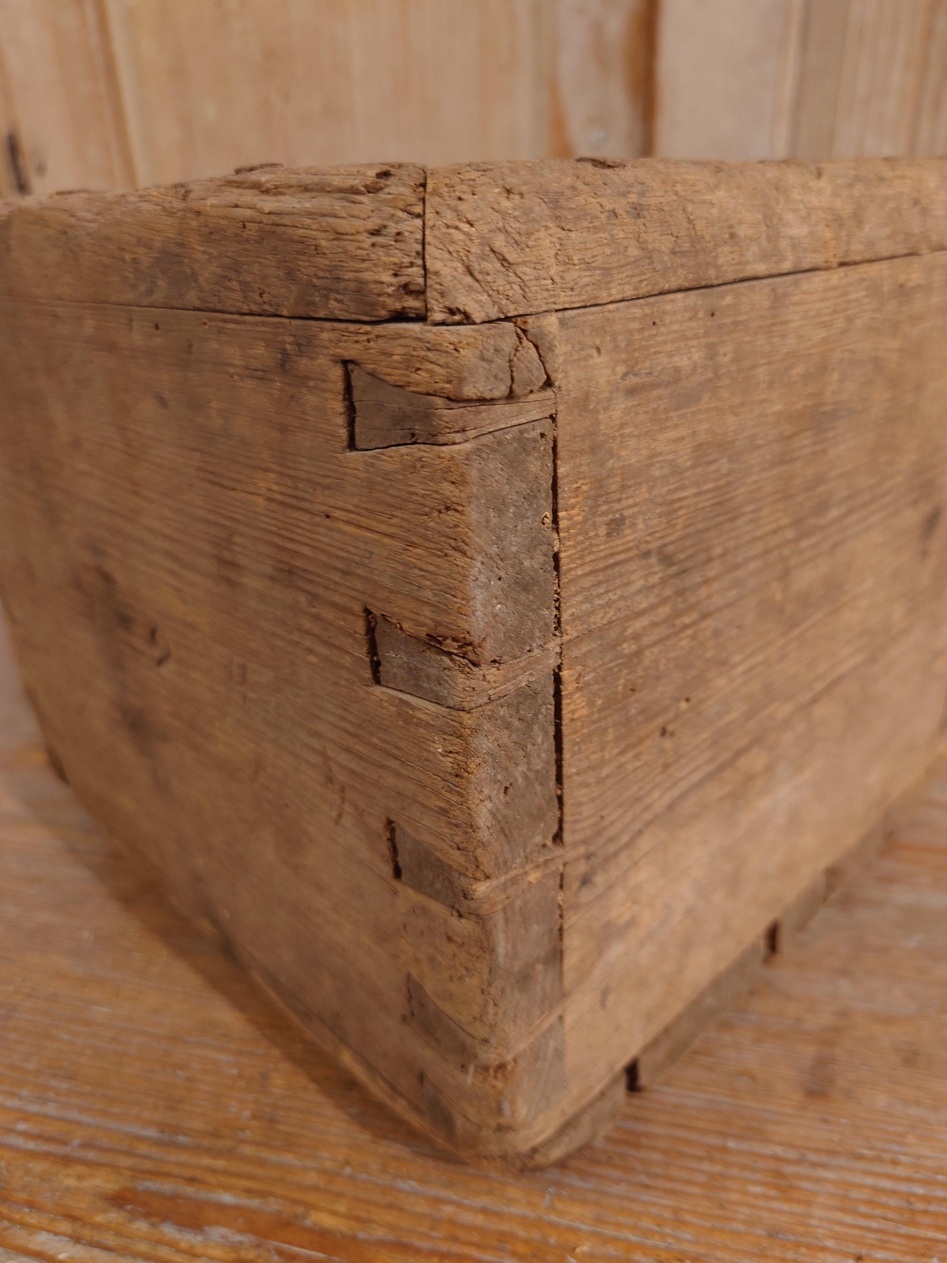 18th Century Swedish  antique rustic genuine Grain  Measure box dated 1798  For Sale 9