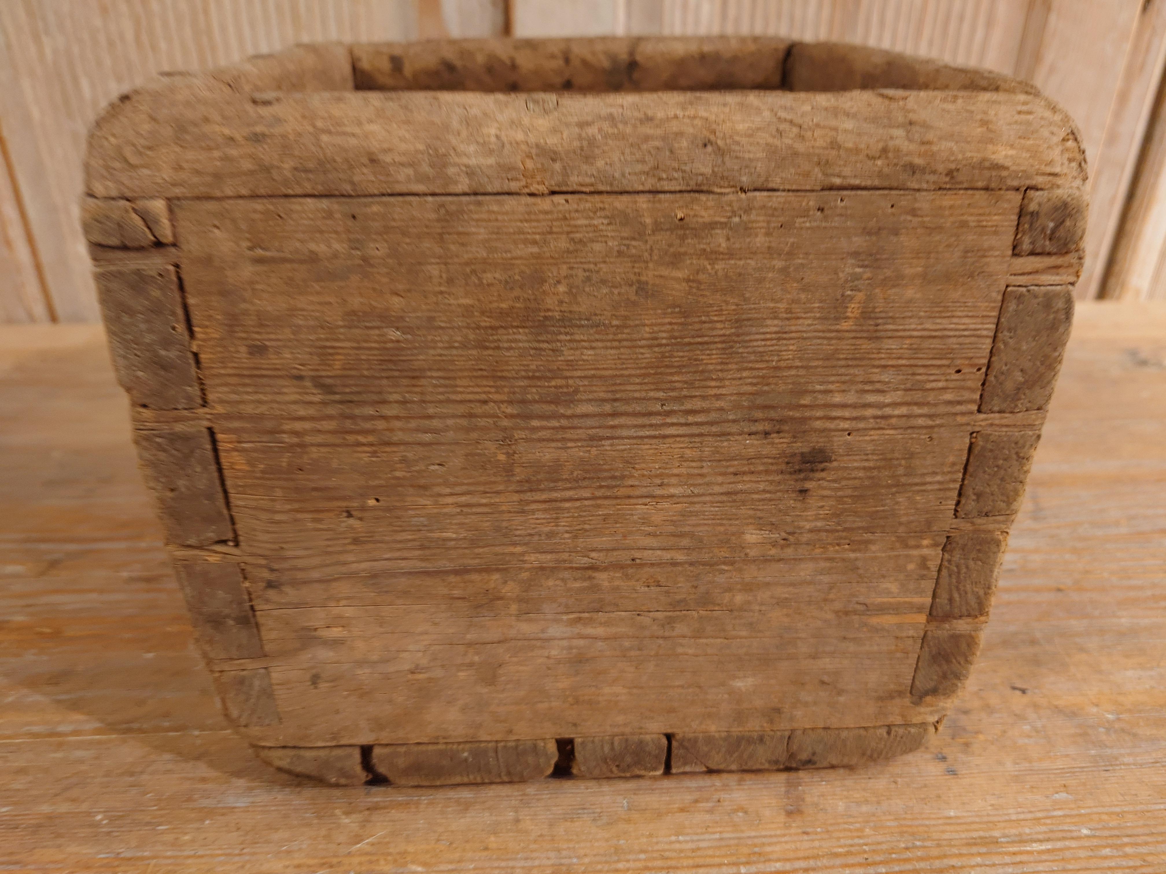 18th Century Swedish  antique rustic genuine Grain  Measure box dated 1798  For Sale 1