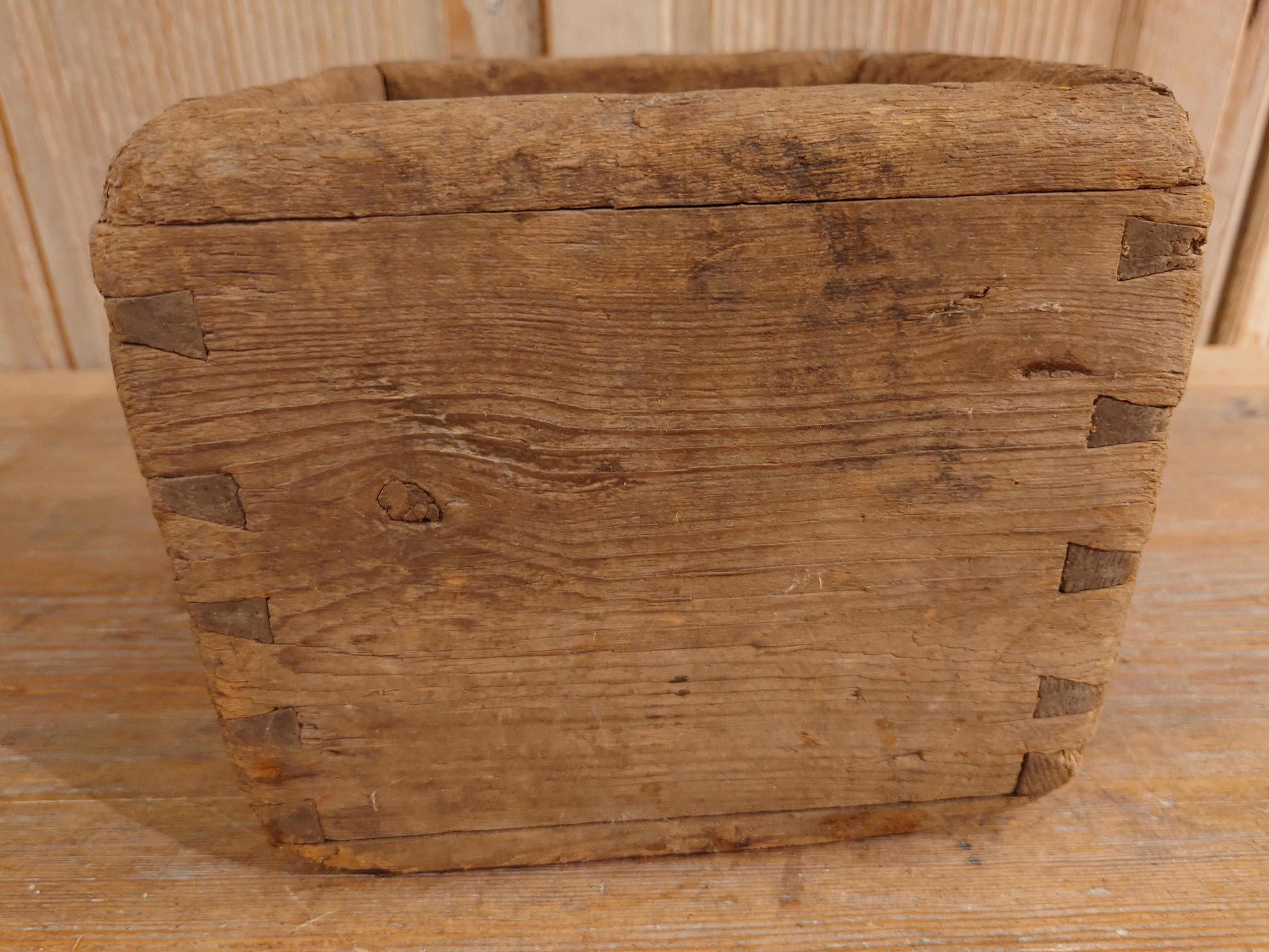 18th Century Swedish  antique rustic genuine Grain  Measure box dated 1798  For Sale 2