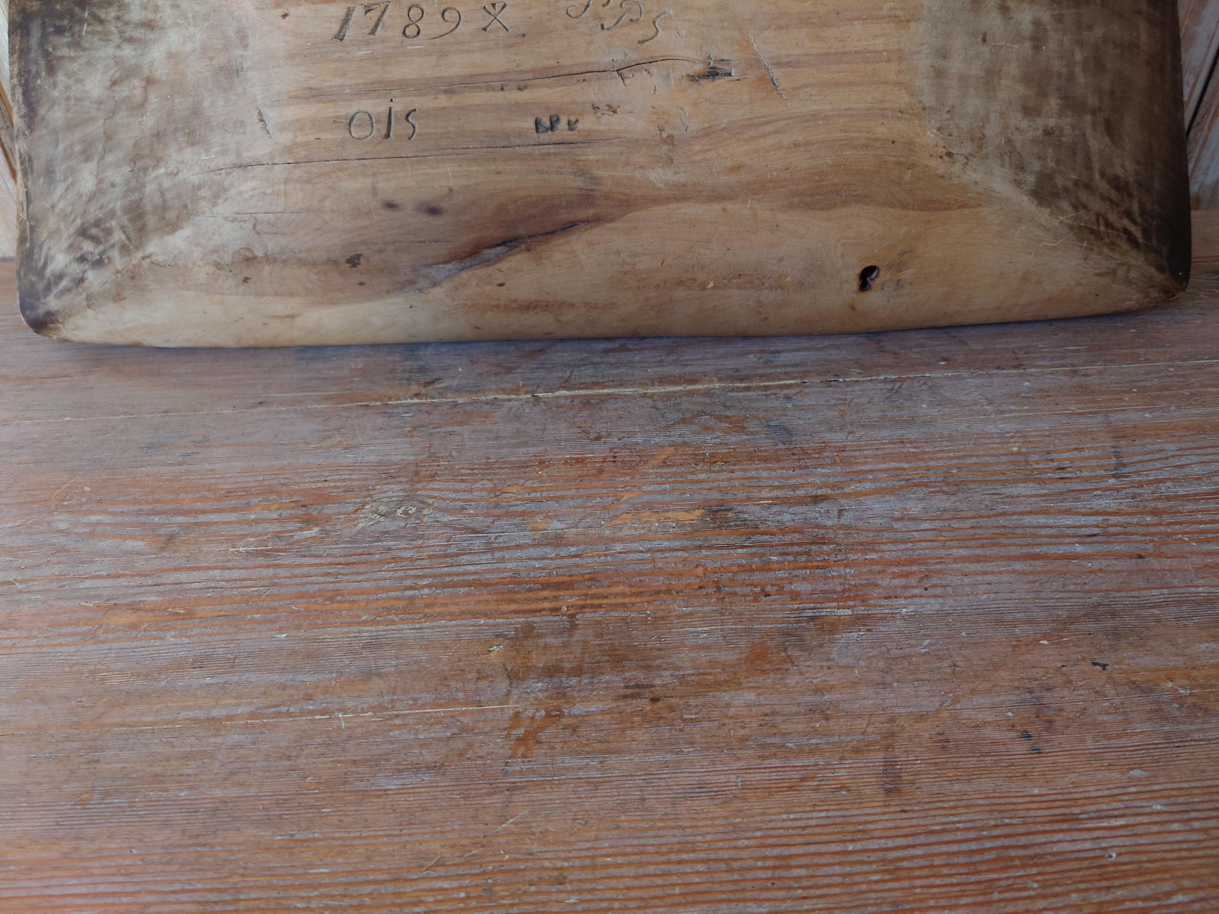 Artesa de madera antigua sueca del siglo XVIII con fecha de 1789 signo PPS OIS en venta 2
