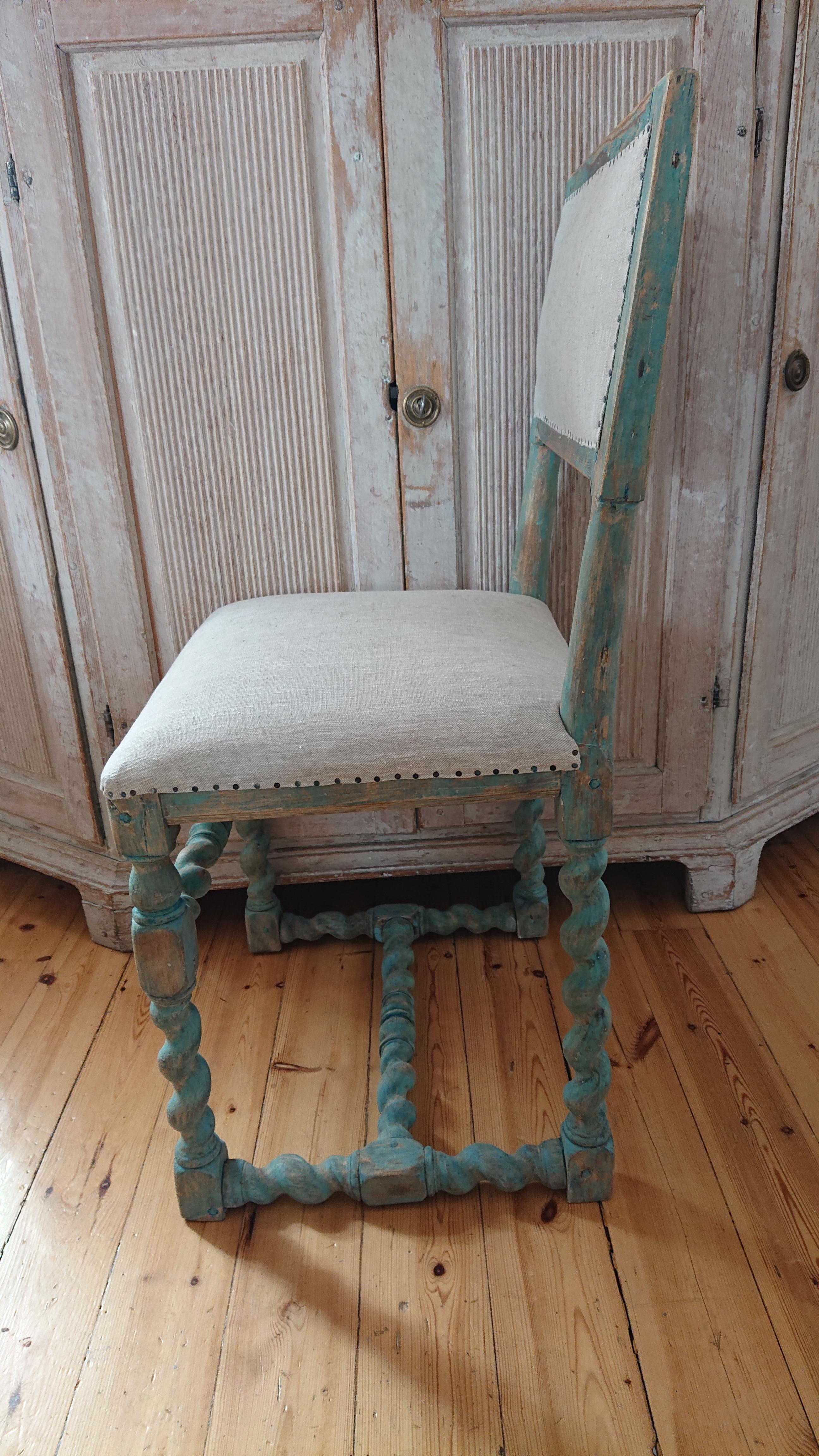 Schwedischer Antiquitäten-Barockstuhl mit Originalfarbe aus dem 18. Jahrhundert  im Angebot 6
