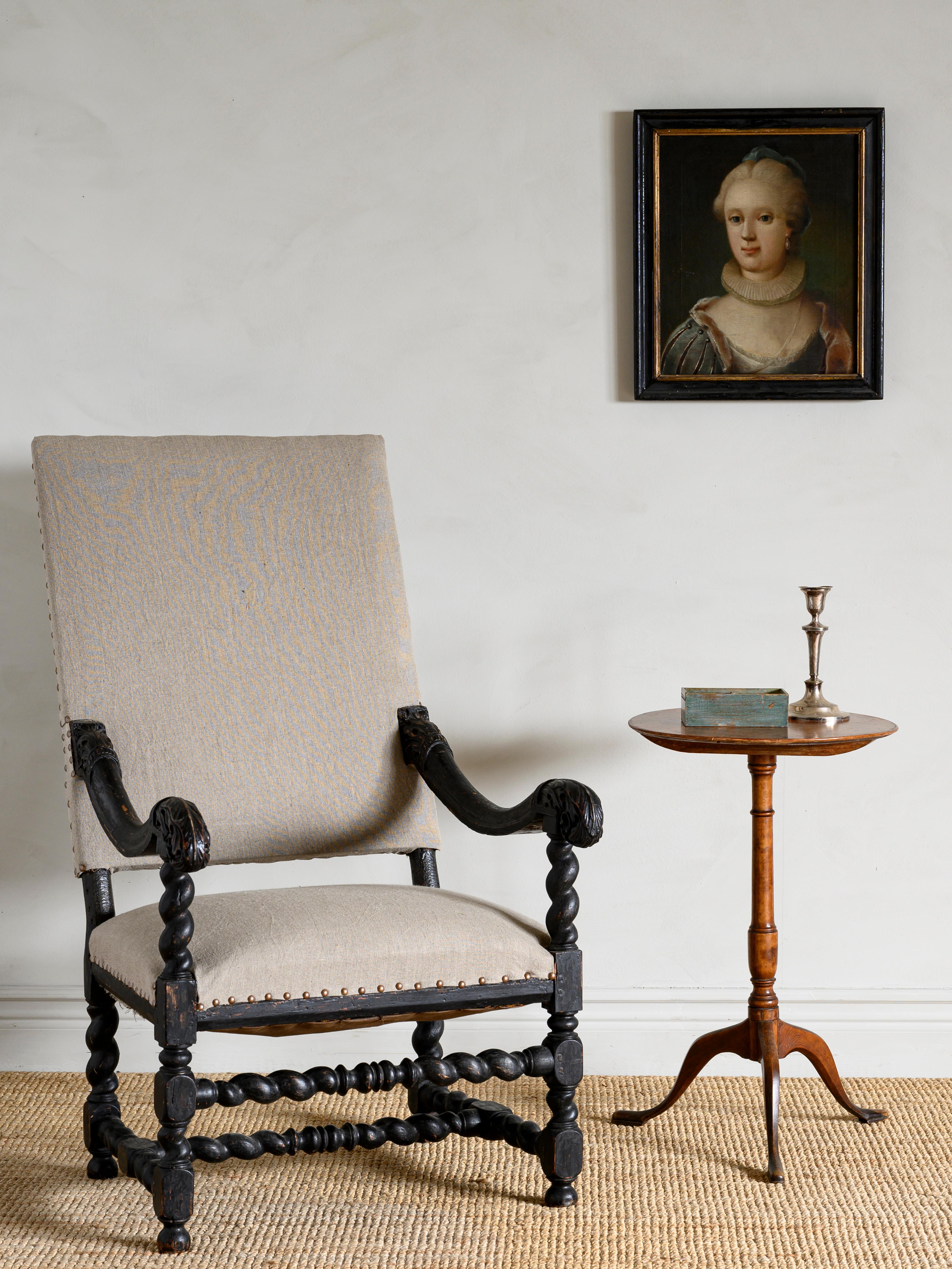 Impressive 18th century baroque armchair, Sweden, circa 1730.
Upholstered in raw linen.

Good condition with wear consistent with age and use. Historical secondary color. Structurally good and sturdy. A detailed condition report is available on
