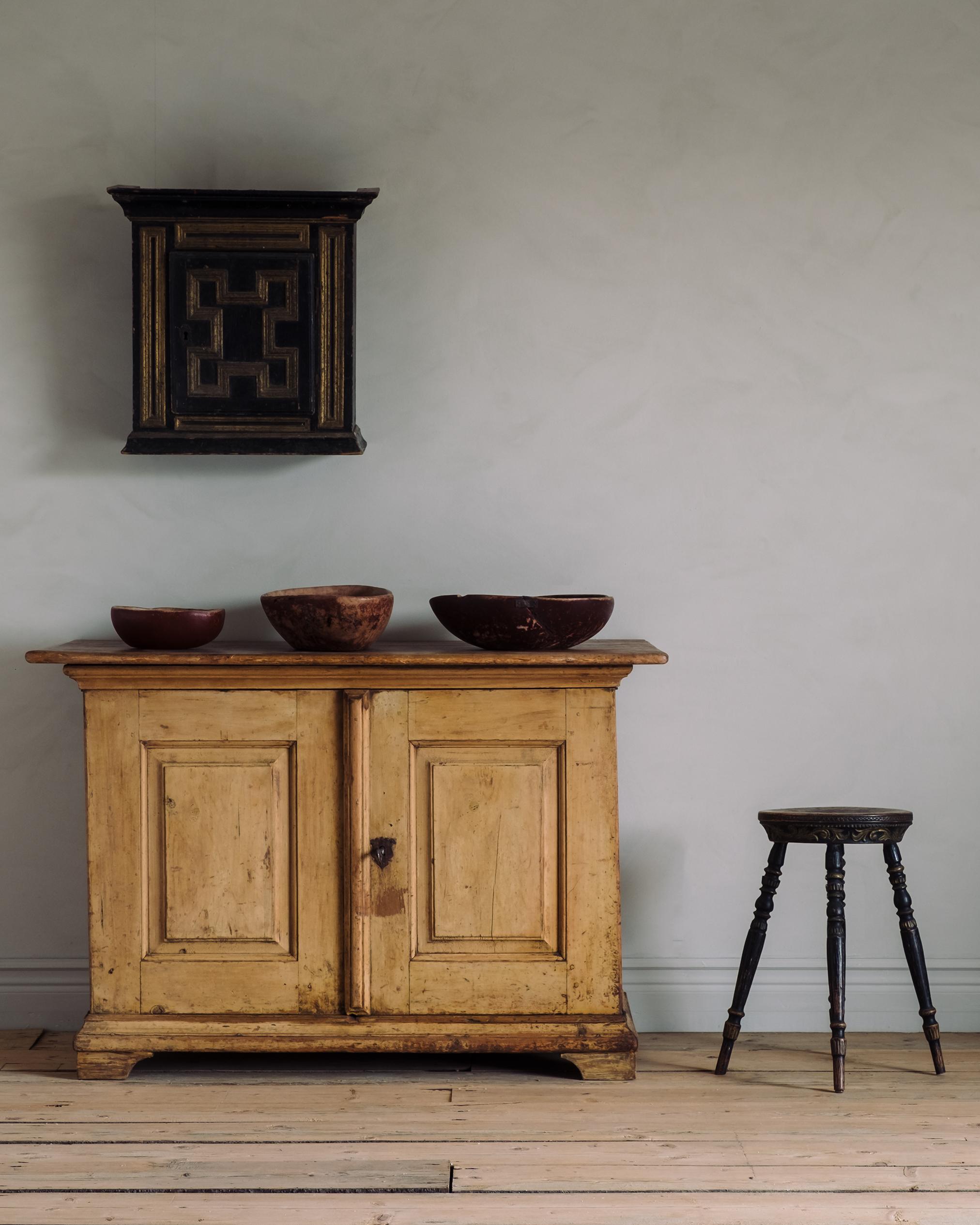 A rare 18th century Baroque buffet or Sideboard in its original finish with nine numbered drawers inside, circa 1740, Sweden. 

Good condition with wear consistent with age and use. A detailed condition report is available on request.