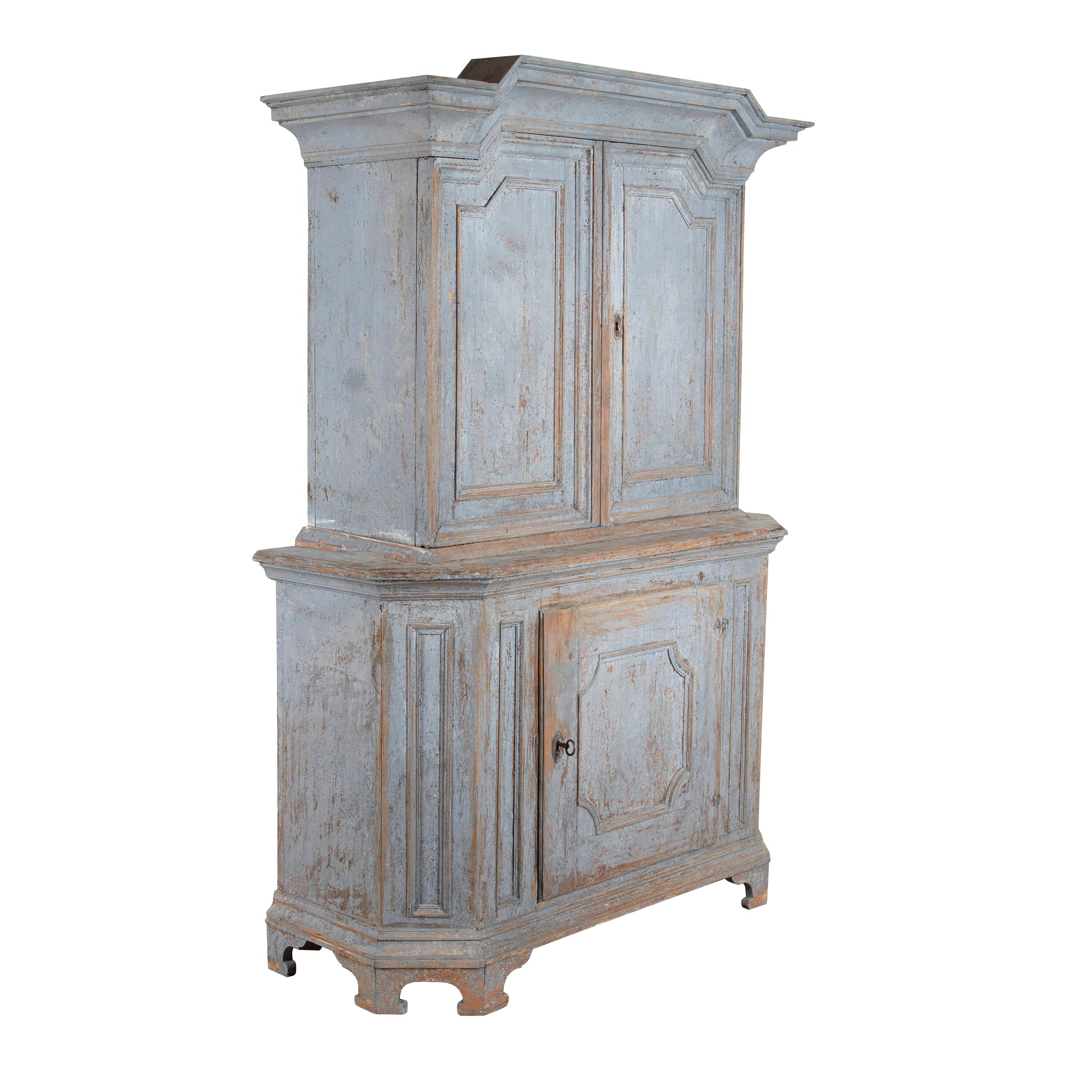 18th Century Swedish Baroque Cabinet In Good Condition For Sale In Tetbury, Gloucestershire