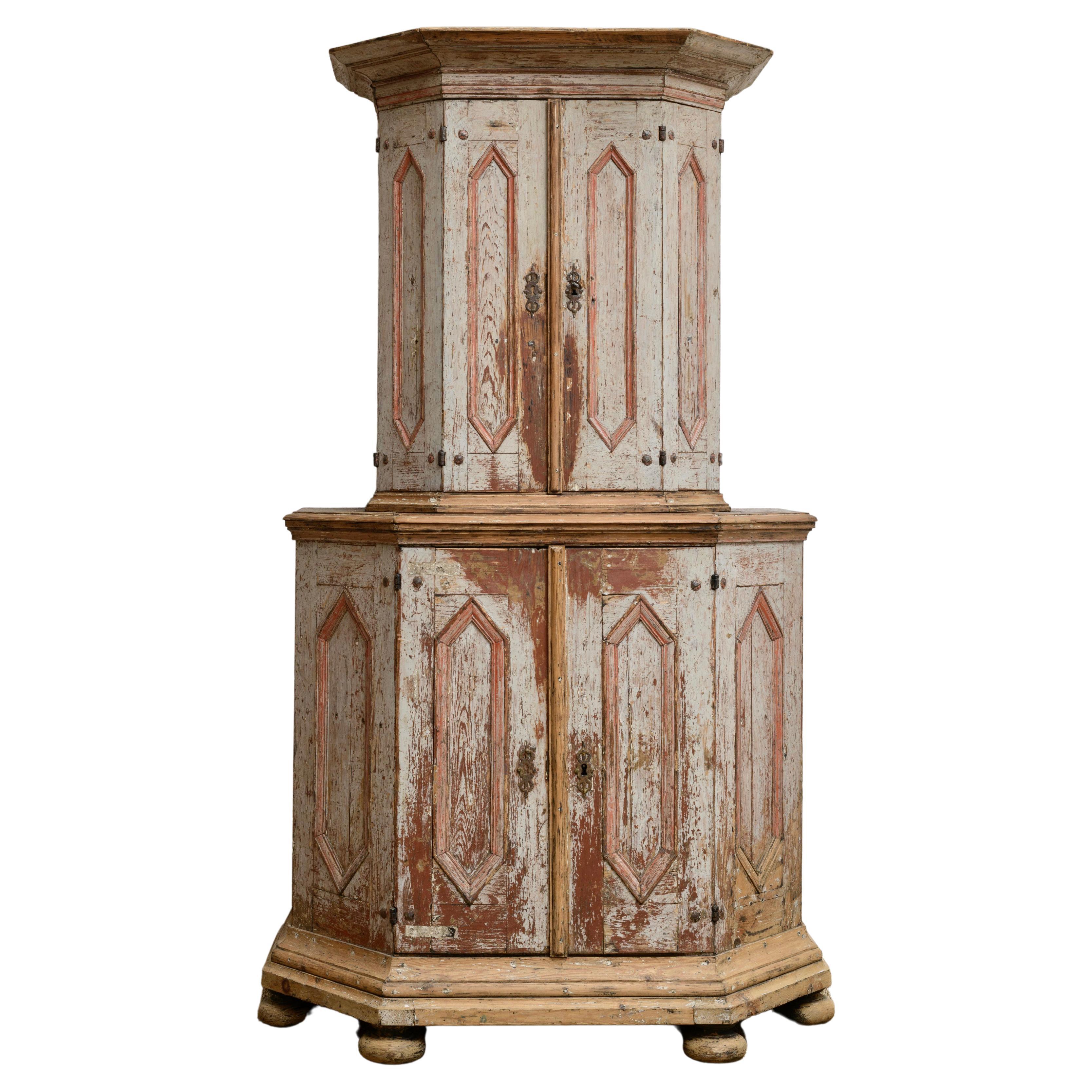 Meuble de rangement baroque suédois du 18ème siècle  Peinture originale.