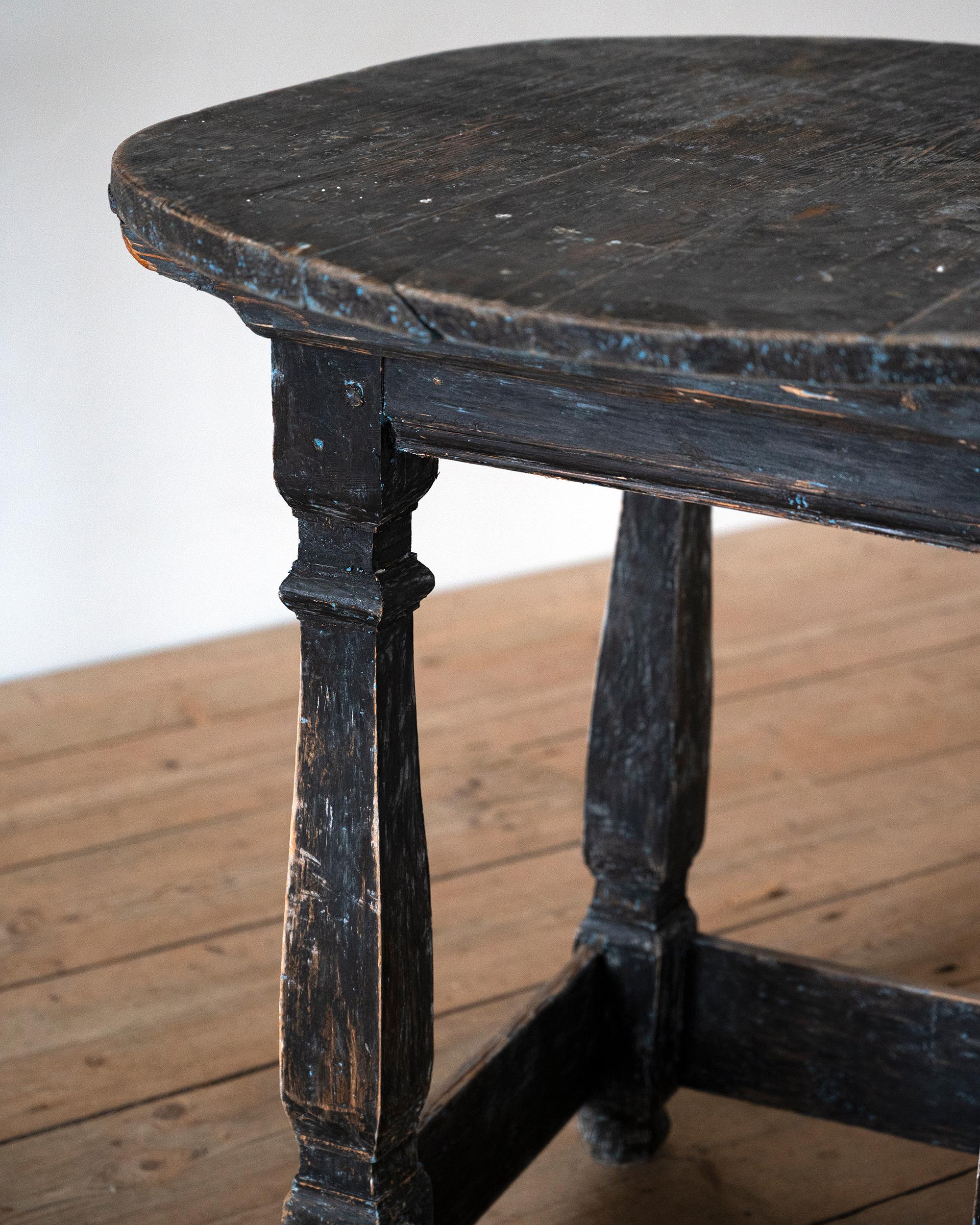 18th Century Swedish Baroque Center Table  In Good Condition For Sale In Mjöhult, SE