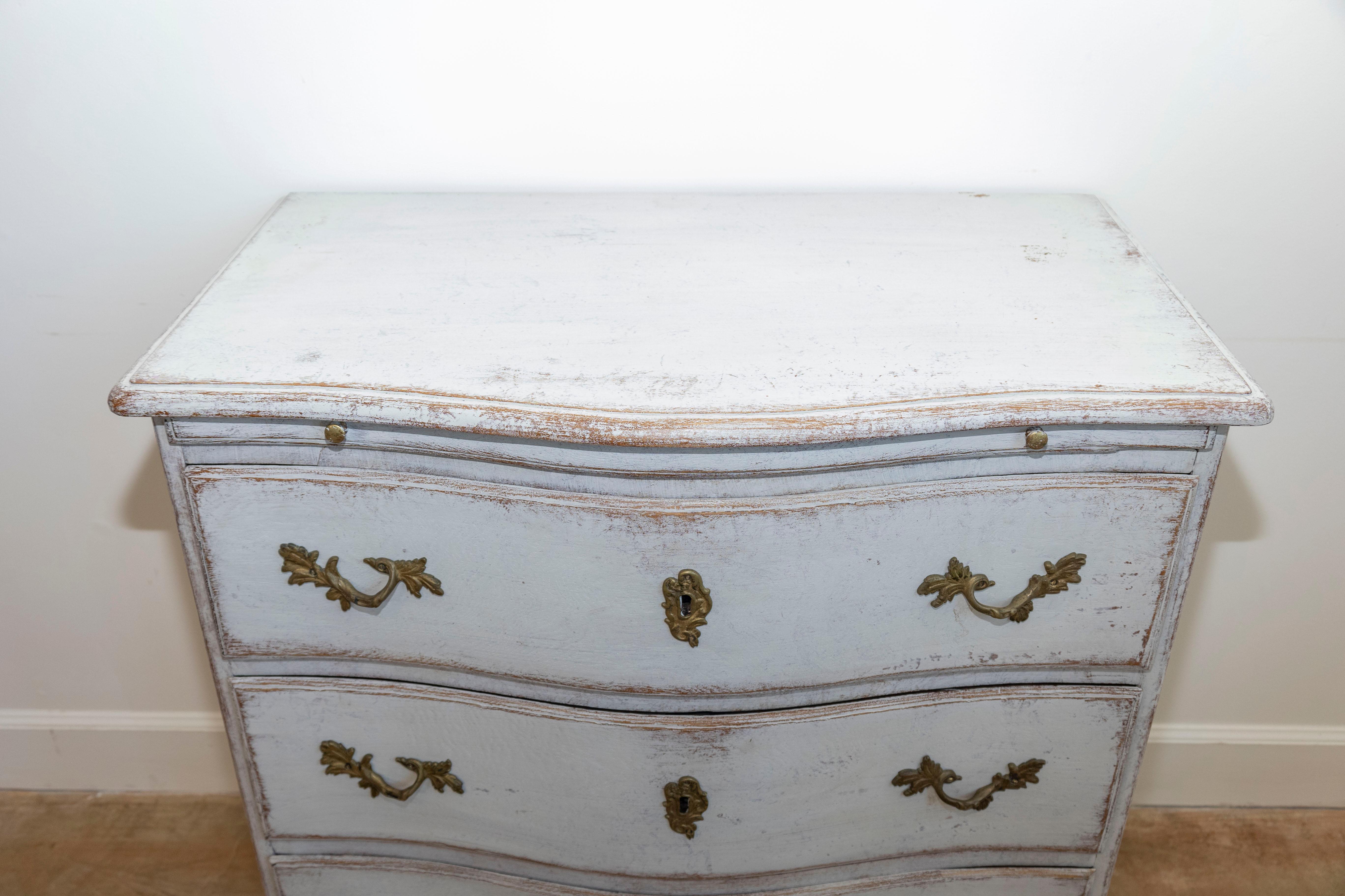 Menuiserie Commode baroque suédoise du XVIIIe siècle en vente