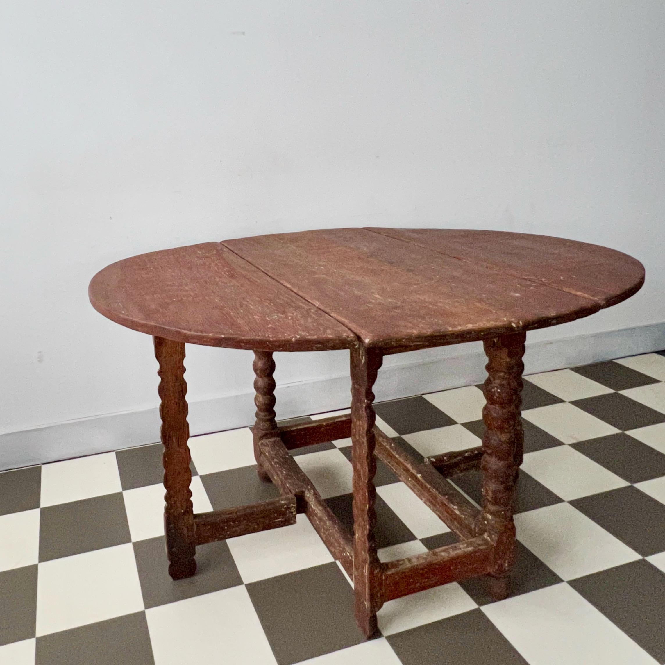 18th Century Swedish Baroque Drop Leaf Table In Good Condition For Sale In Charleston, SC
