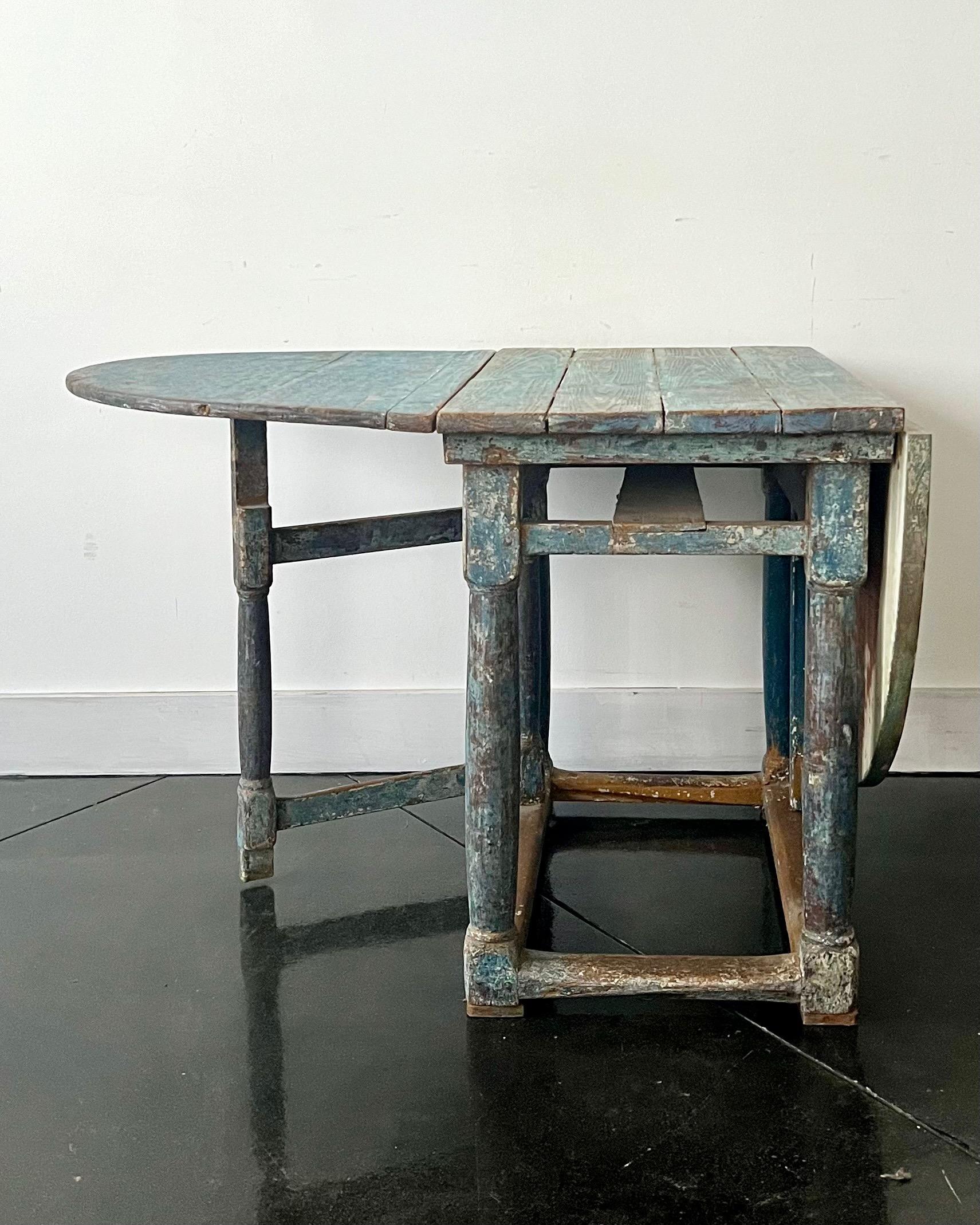 18th Century and Earlier 18th Century Swedish Baroque Drop Leaf Table For Sale