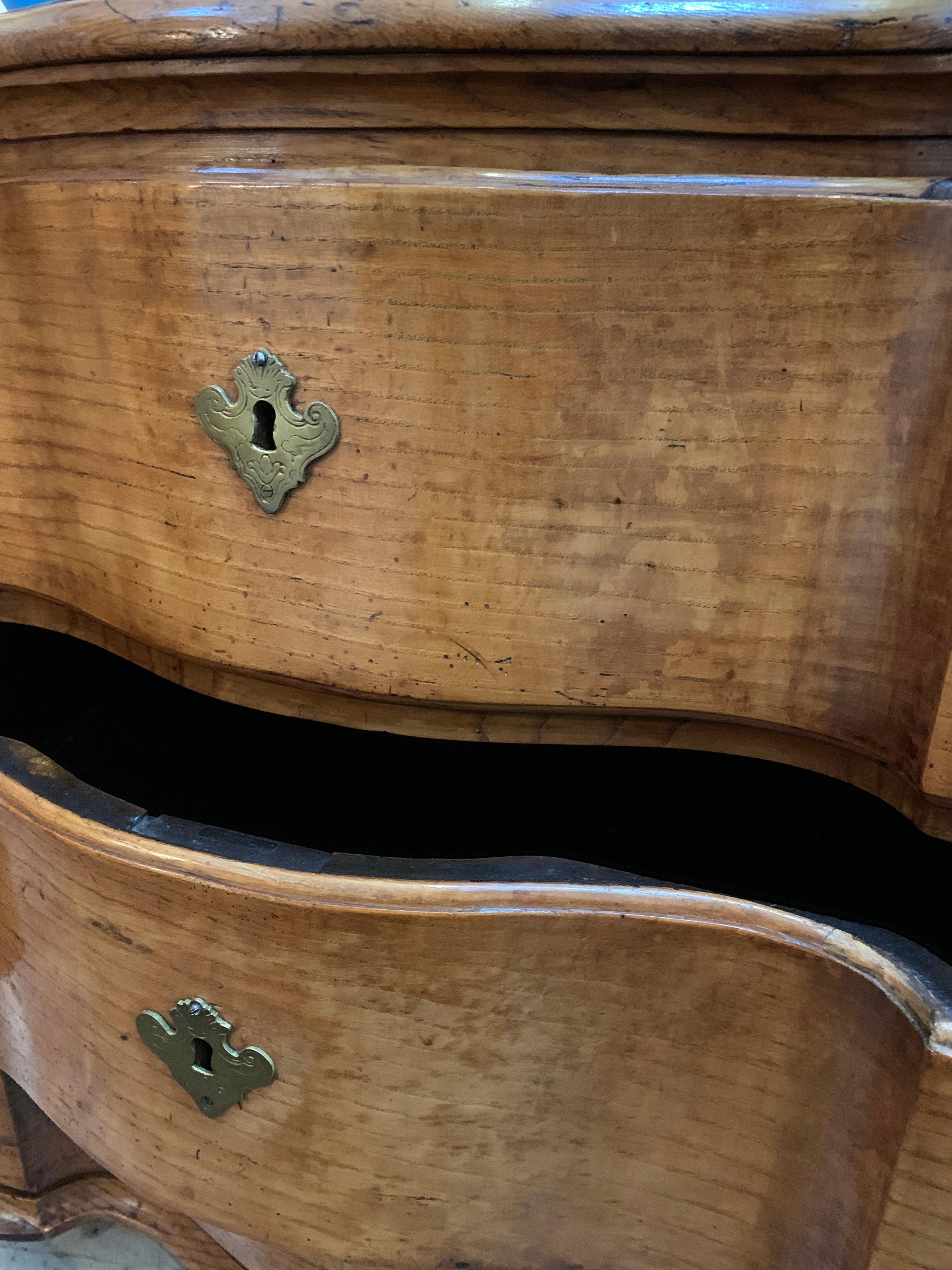18th century Swedish baroque elm curved front chest of drawers/commode For Sale 8