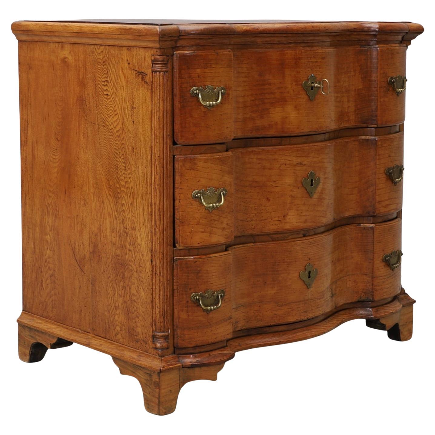 18th century Swedish baroque elm curved front chest of drawers/commode For Sale