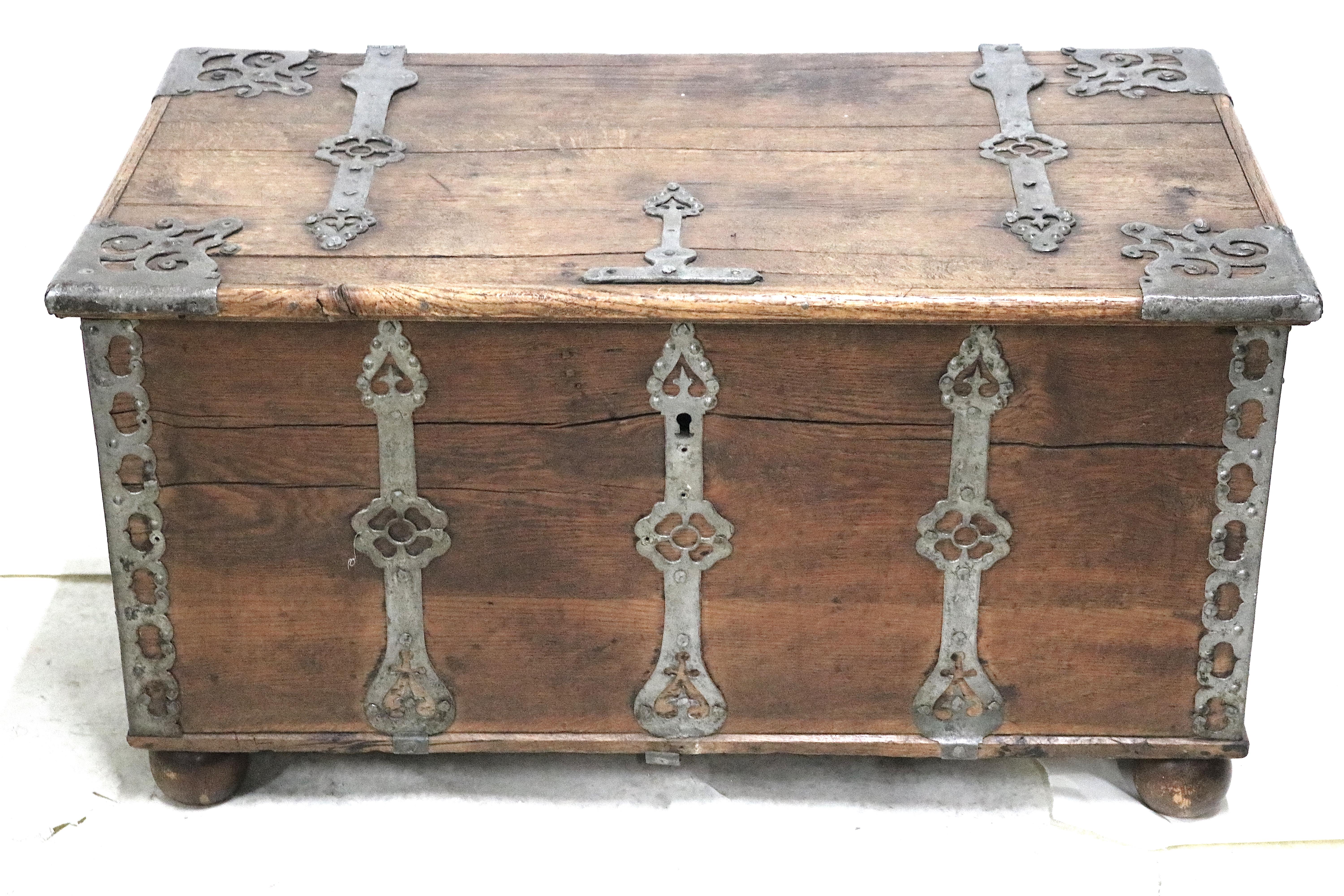 Irresistible circa 1730 Scandinavian early travel treasure chest with heavy carrying handles. The oak plank chest features natural iron strapping with inspired swedish designs and pierced decoration of the 18th century period.
The gorgeous