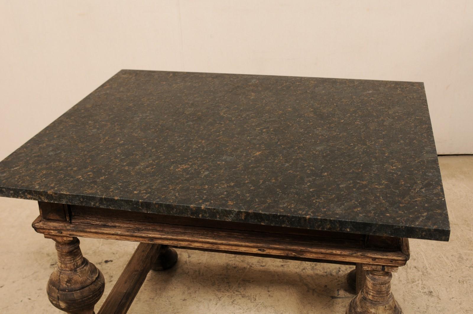 Table d'appoint baroque suédoise du 18ème siècle avec plateau en granit adouci en vente 1