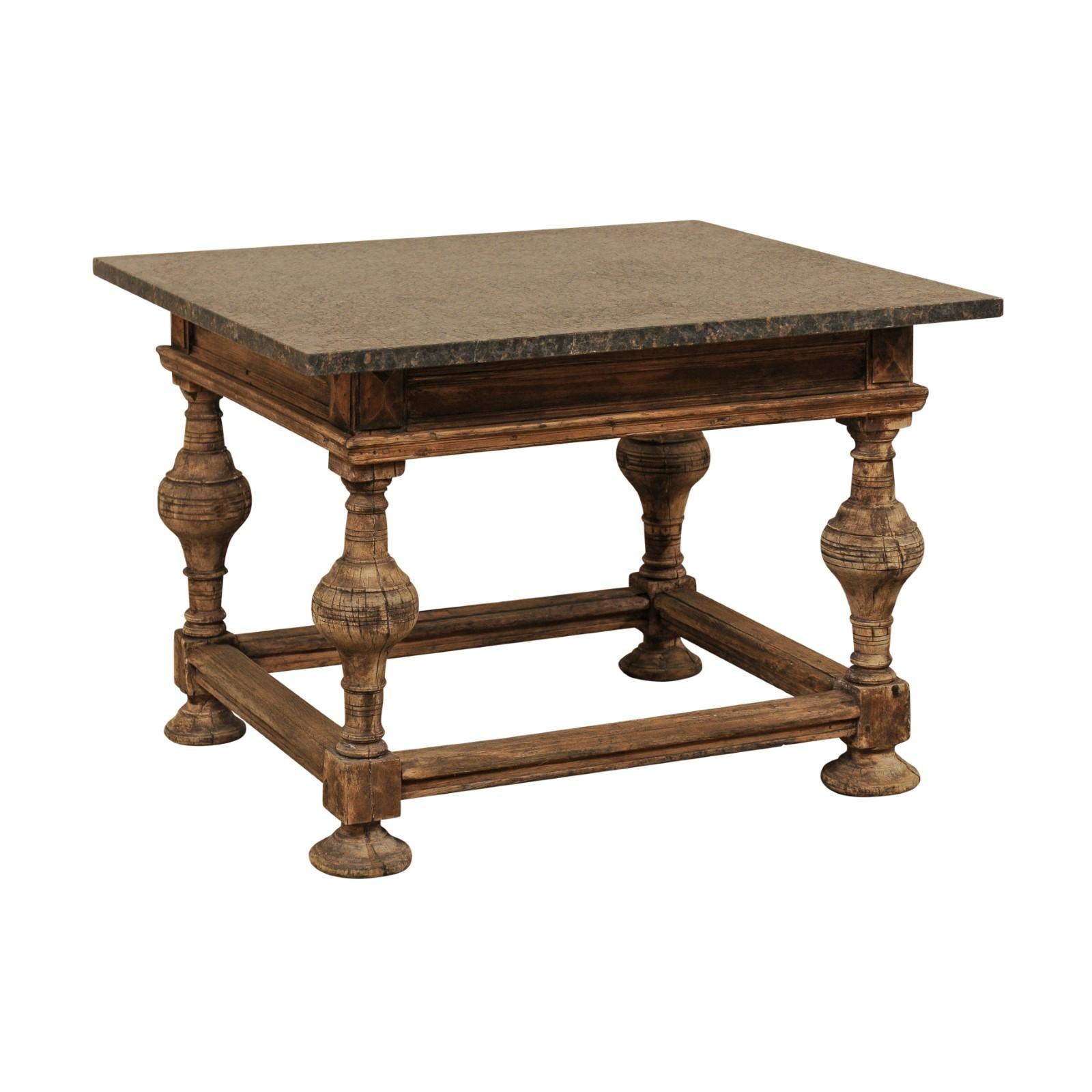 Table d'appoint baroque suédoise du 18ème siècle avec plateau en granit adouci