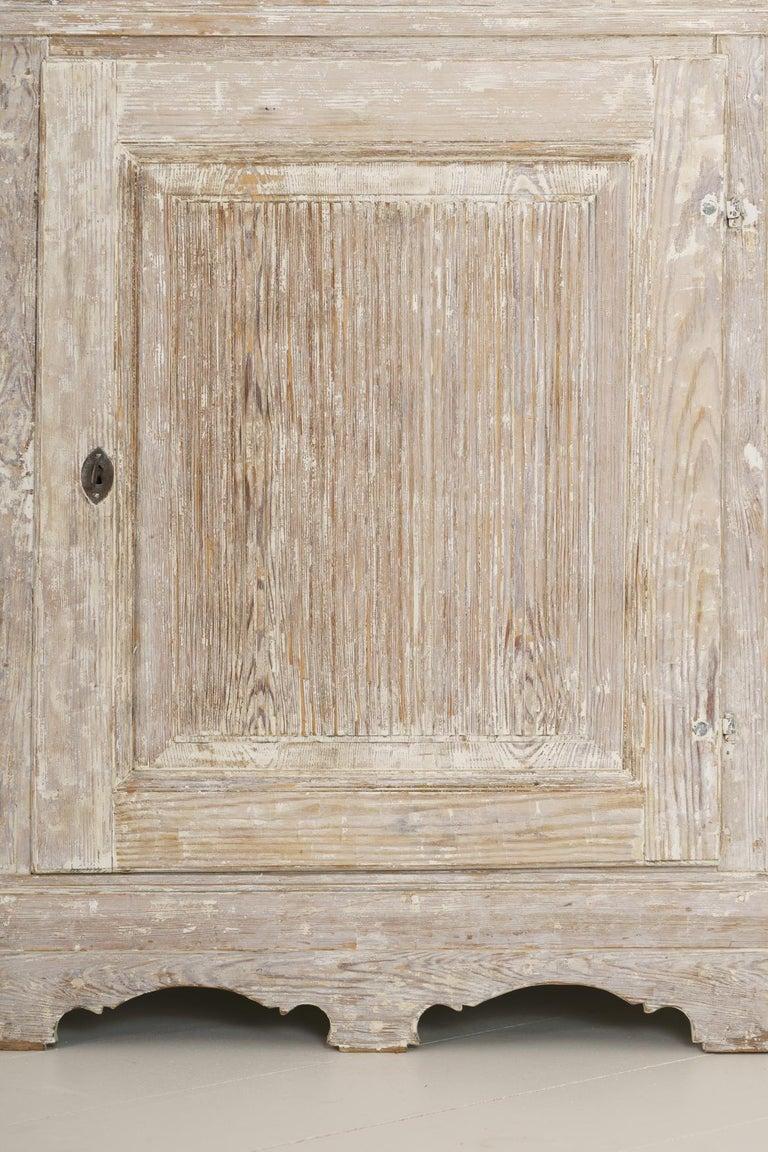 Schwedischer Eckschrank aus der Barockzeit des 18. Jahrhunderts in Originalfarbe 7