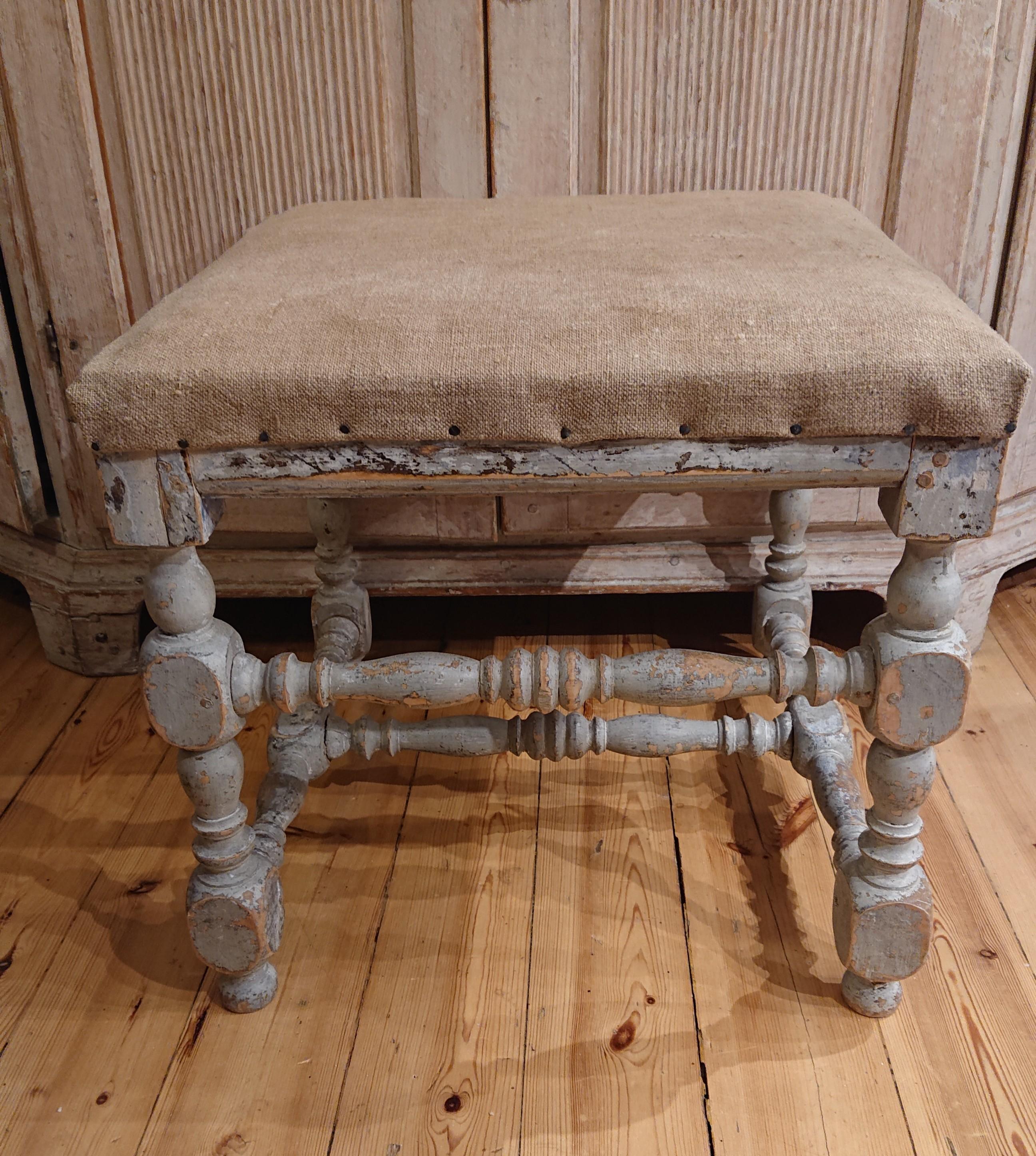 18th Century Swedish Baroque Stool with Original Paint Swedish Antiques In Good Condition For Sale In Boden, SE
