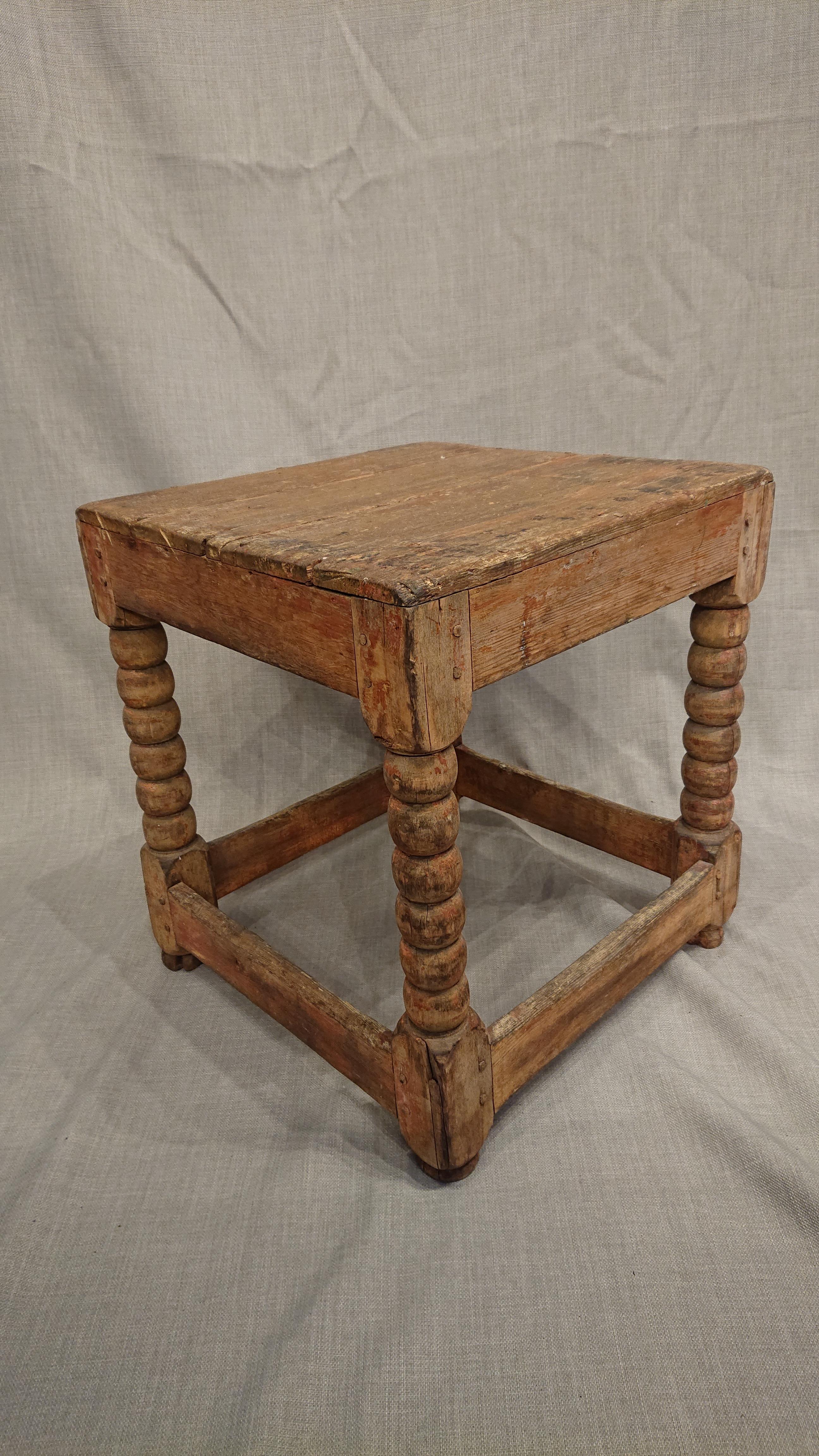 18th Century Swedish Baroque Stool with Traces of Original Paint In Good Condition For Sale In Boden, SE