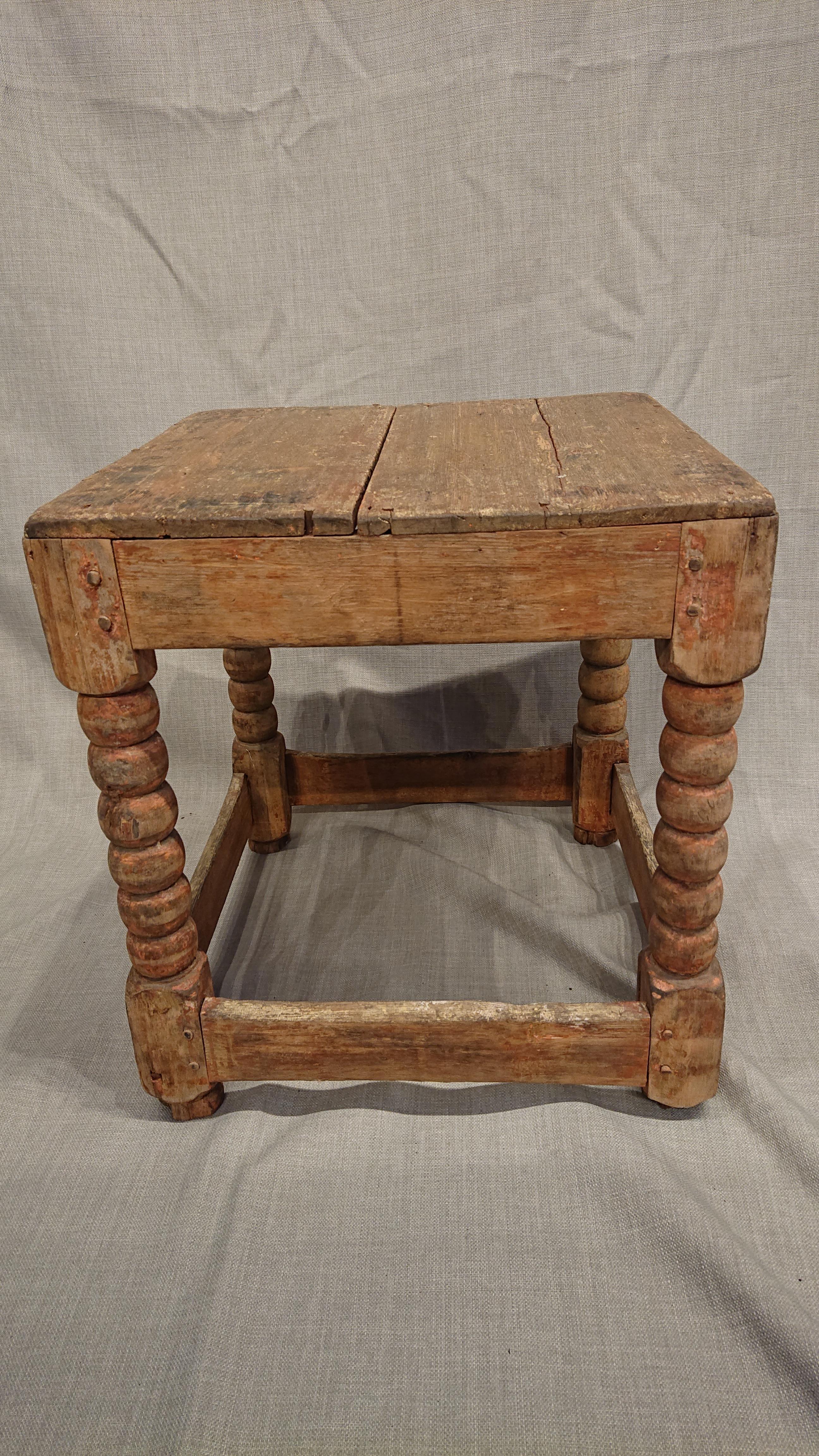 18th Century Swedish Baroque Stool with Traces of Original Paint For Sale 1
