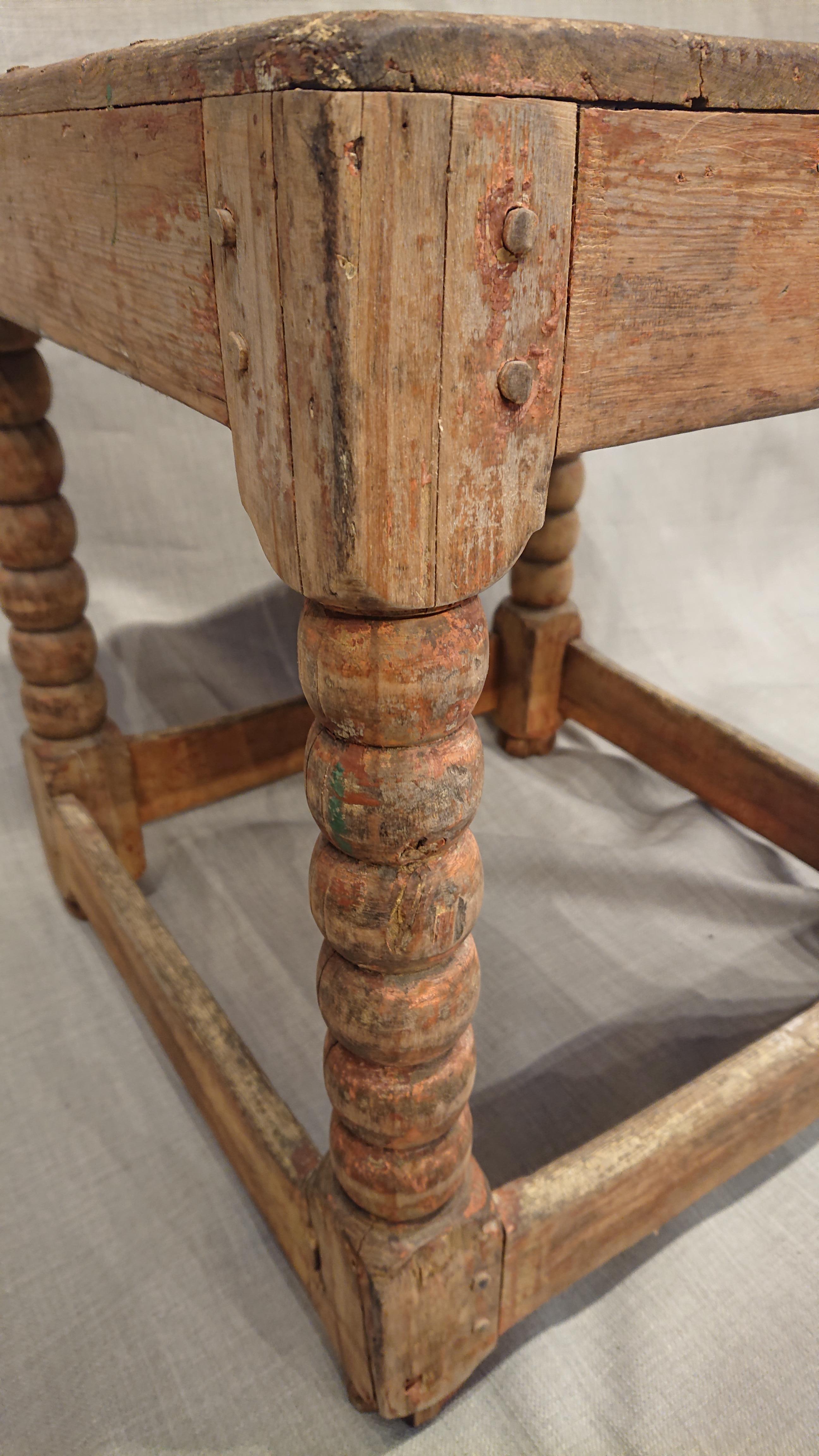 18th Century Swedish Baroque Stool with Traces of Original Paint For Sale 2
