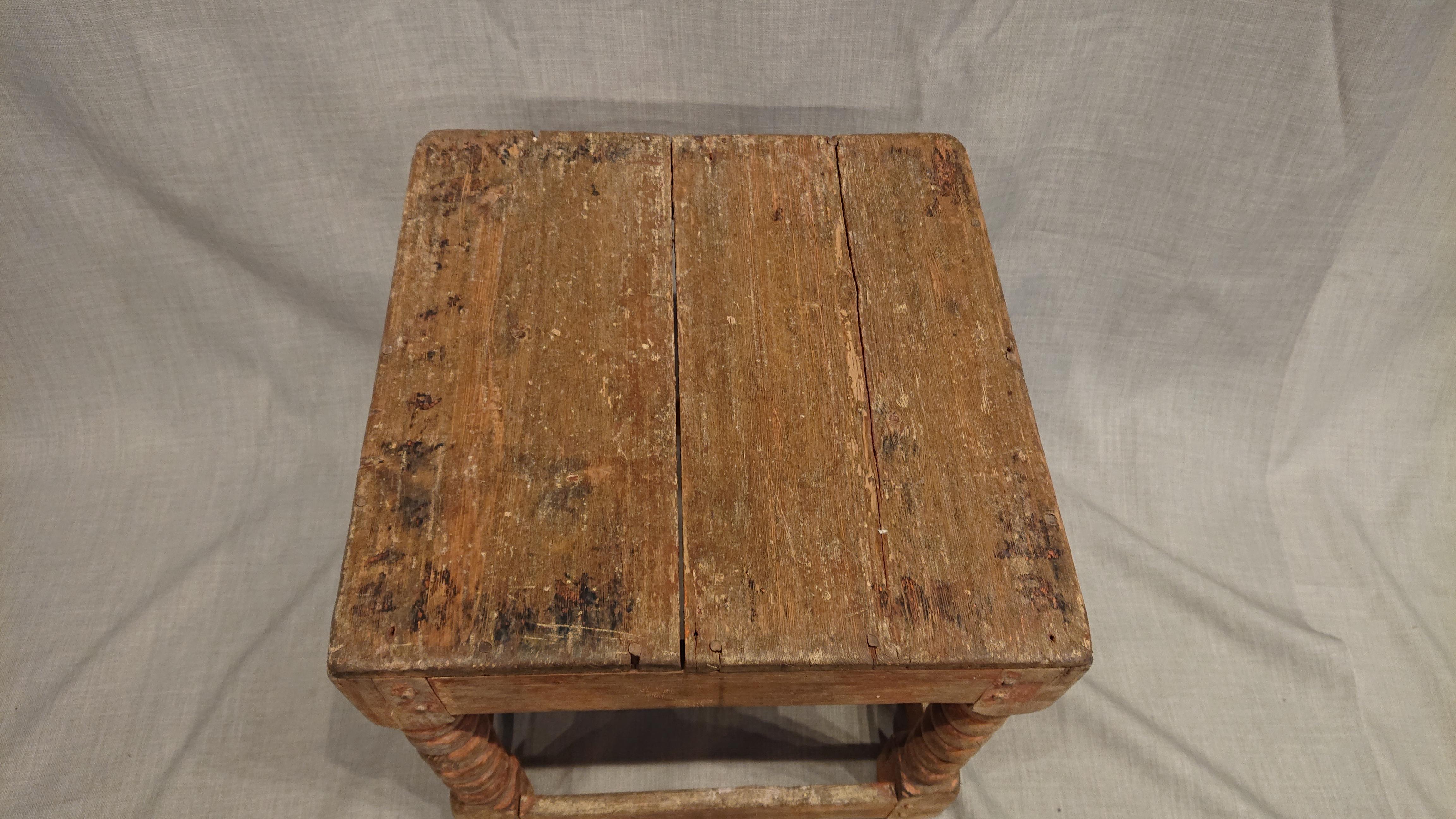 18th Century Swedish Baroque Stool with Traces of Original Paint For Sale 4