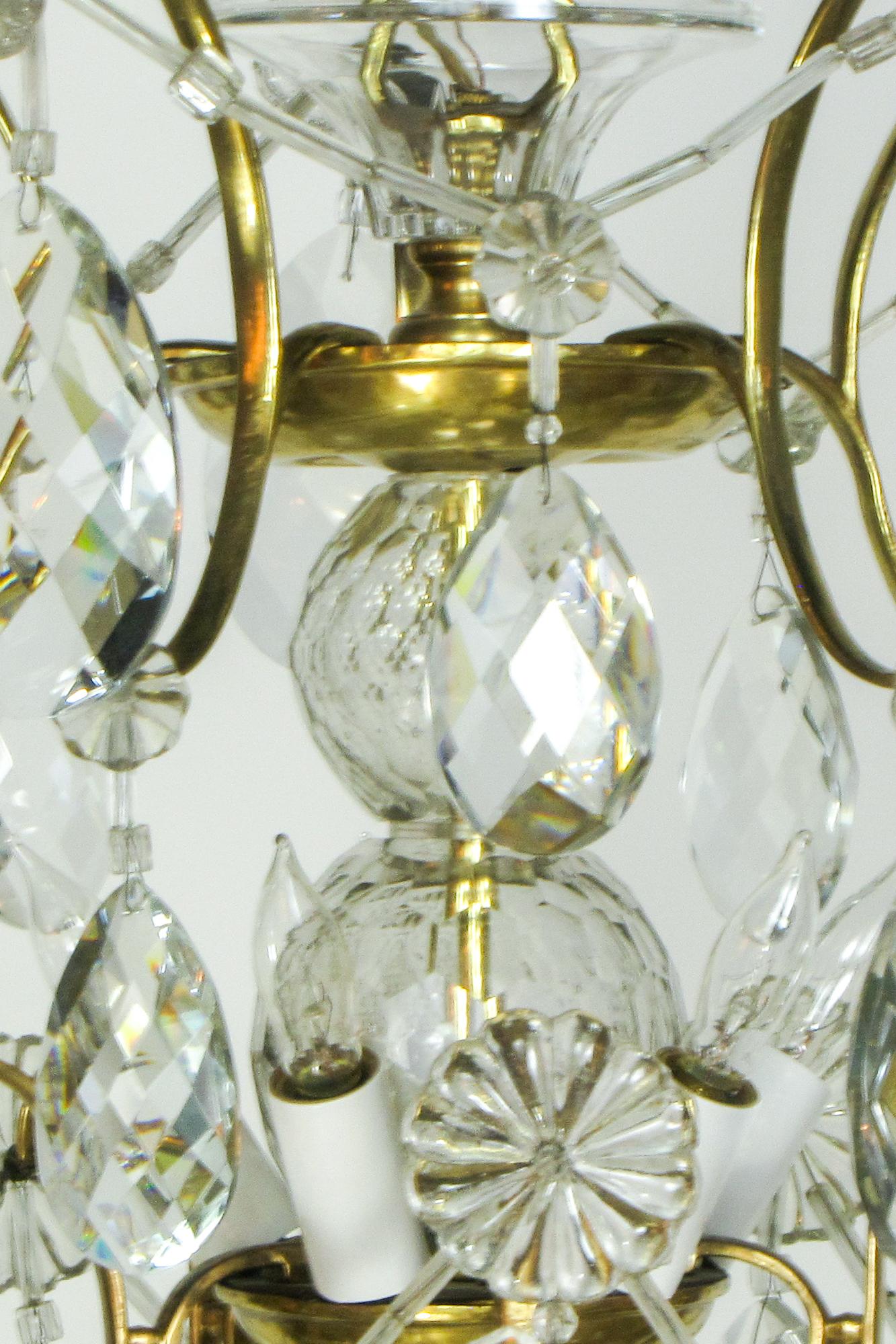 Lustre suédois en laiton et cristal du 18e siècle en vente 6