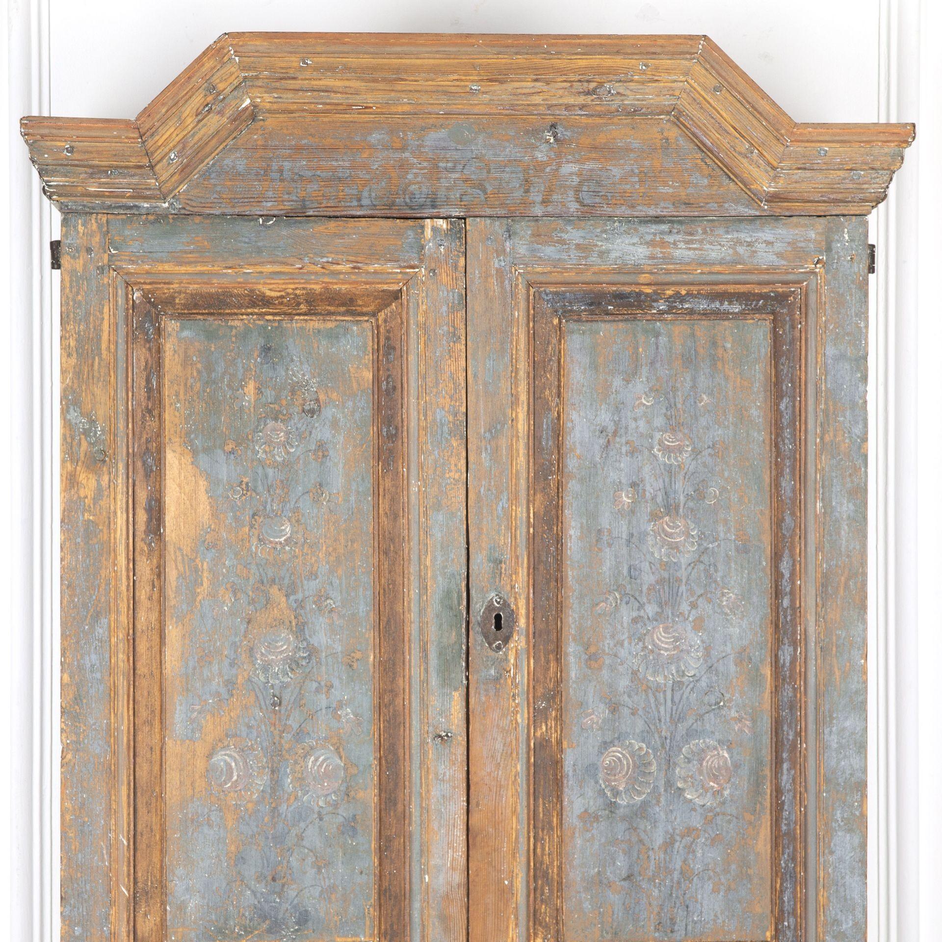 18th Century Swedish Cabinet In Good Condition For Sale In Gloucestershire, GB