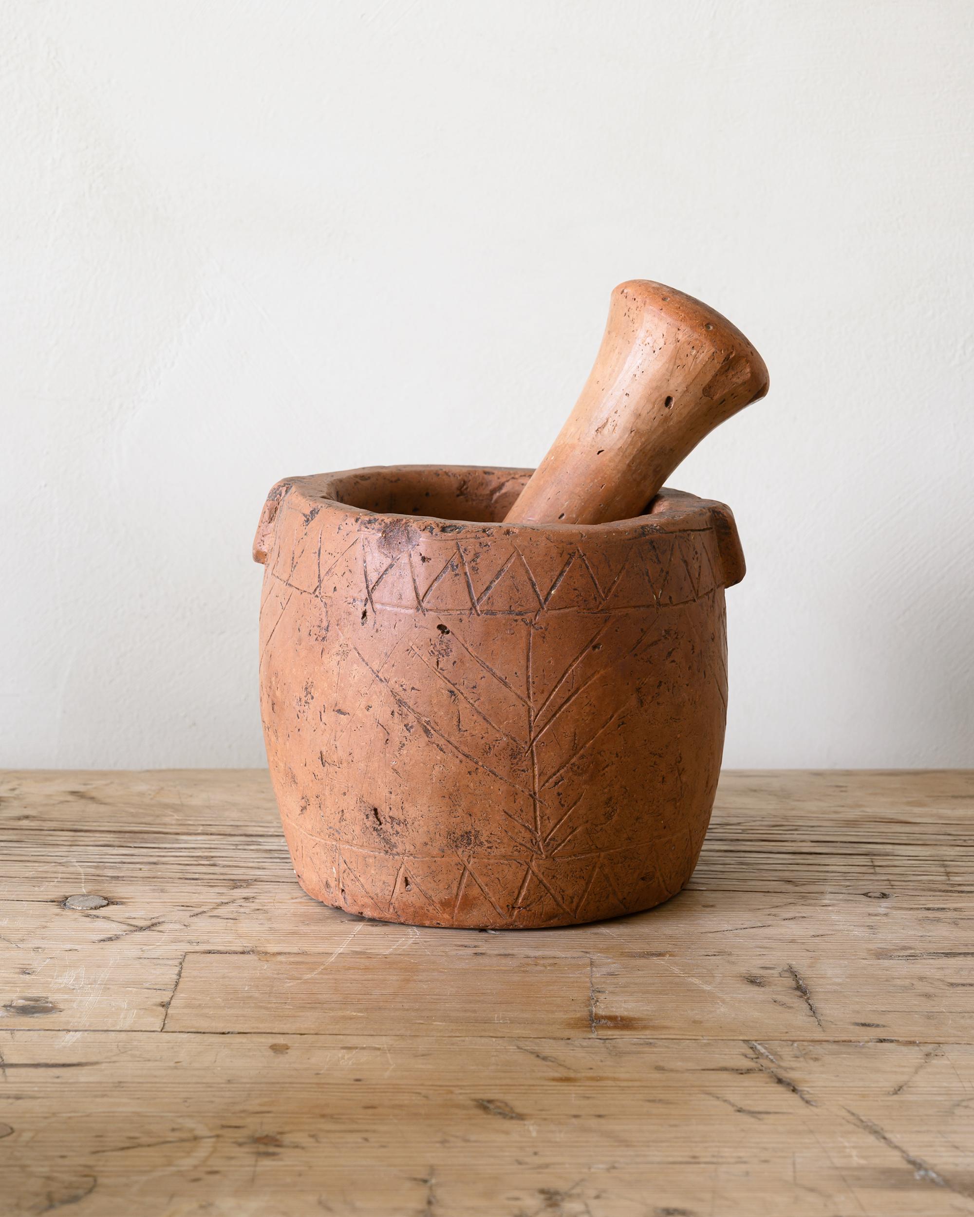 18th Century Swedish Clay Mortar In Good Condition For Sale In Mjöhult, SE